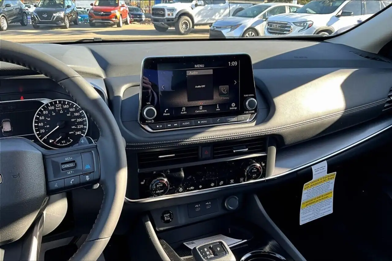 Nissan Rogue снимка Nissan Rogue