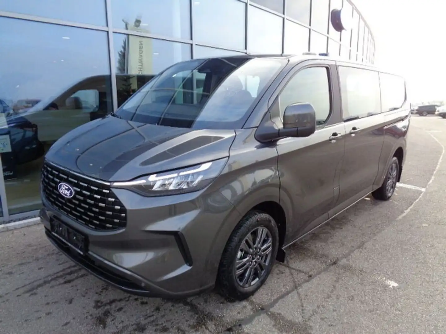 Ford Tourneo Custom Bus 2,0 170Ps A8  320 L2H1 Titanium Gris - 1