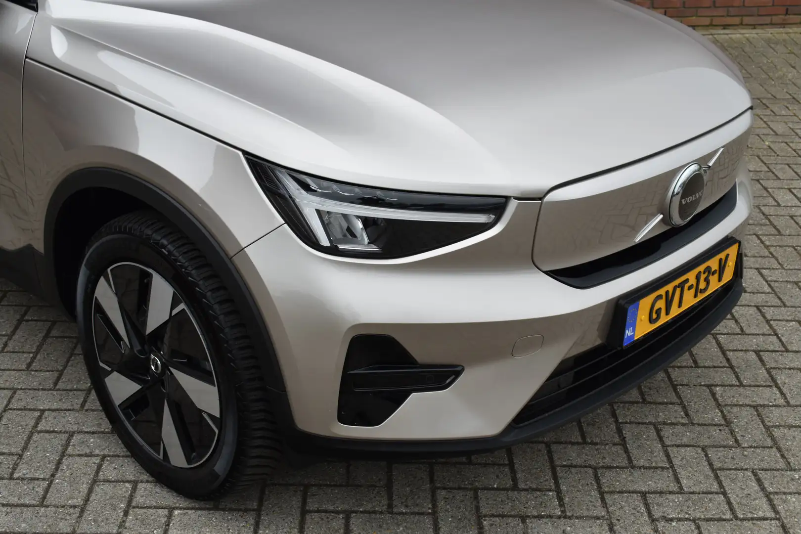 Volvo EX40 252PK Extended Range Plus 82 kWh | Trekhaak | Clim Gri - 2