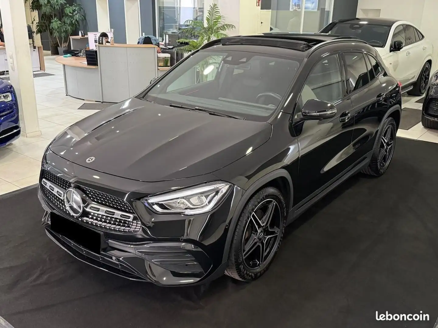 Mercedes-Benz GLA 200 Classe 200 7G-DCT AMG-Line 163CH-GPS-LED-VIRTUAL-CAMERA-TOIT OUVRANT-JANTES 19 Noir - 1