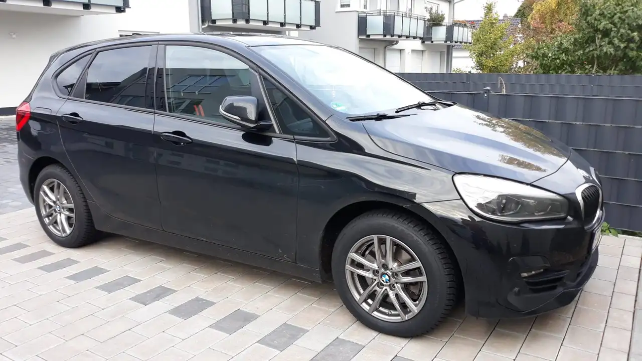 BMW 220 220d Active Tourer Aut. Sport Line — photo 1 of 10