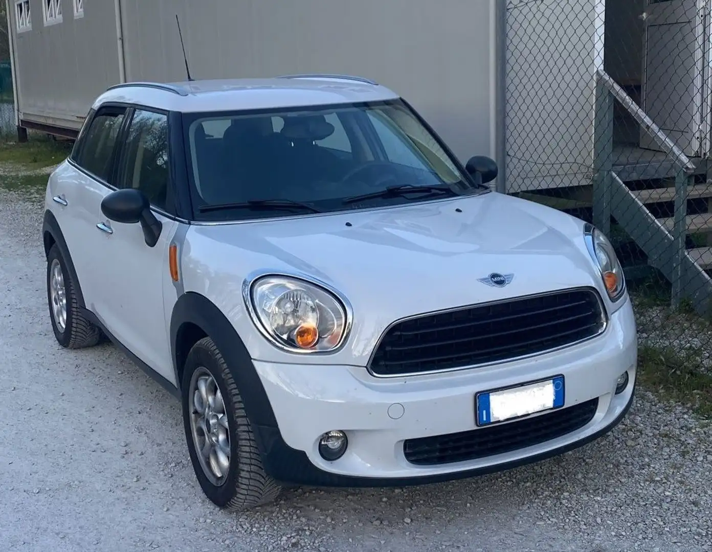 MINI Cooper D Countryman Bílá - 2
