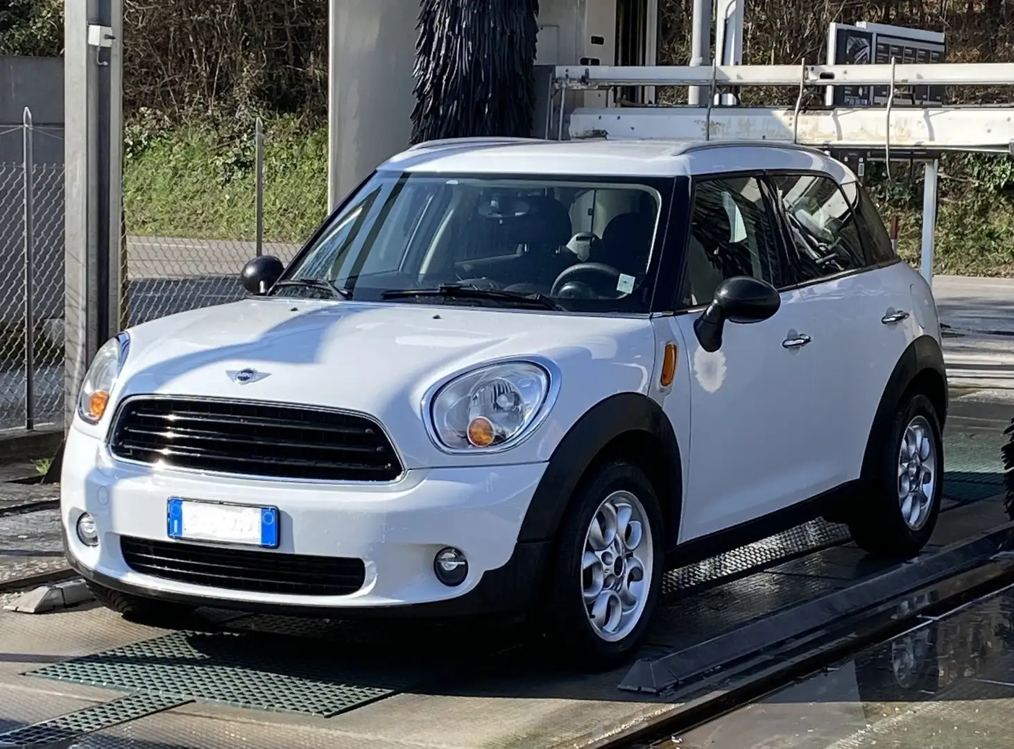 MINI Cooper D Countryman Bílá - 1