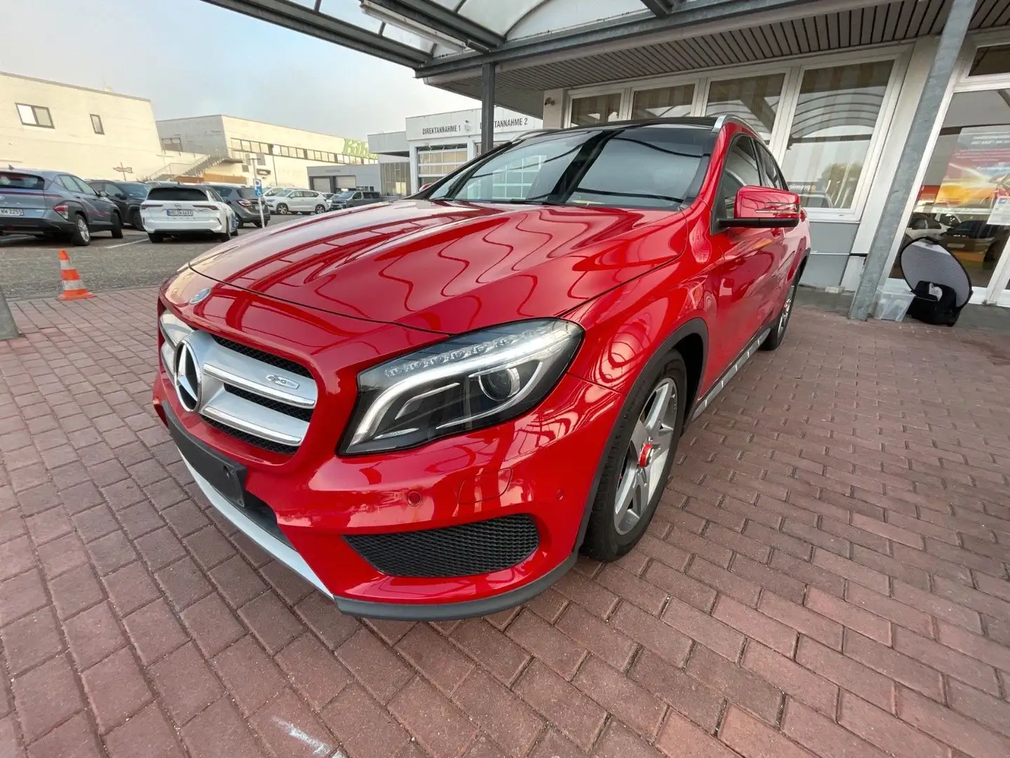 Mercedes-Benz GLA 220 d 4Matic AMG 24-Mon Garantie Rot - 2