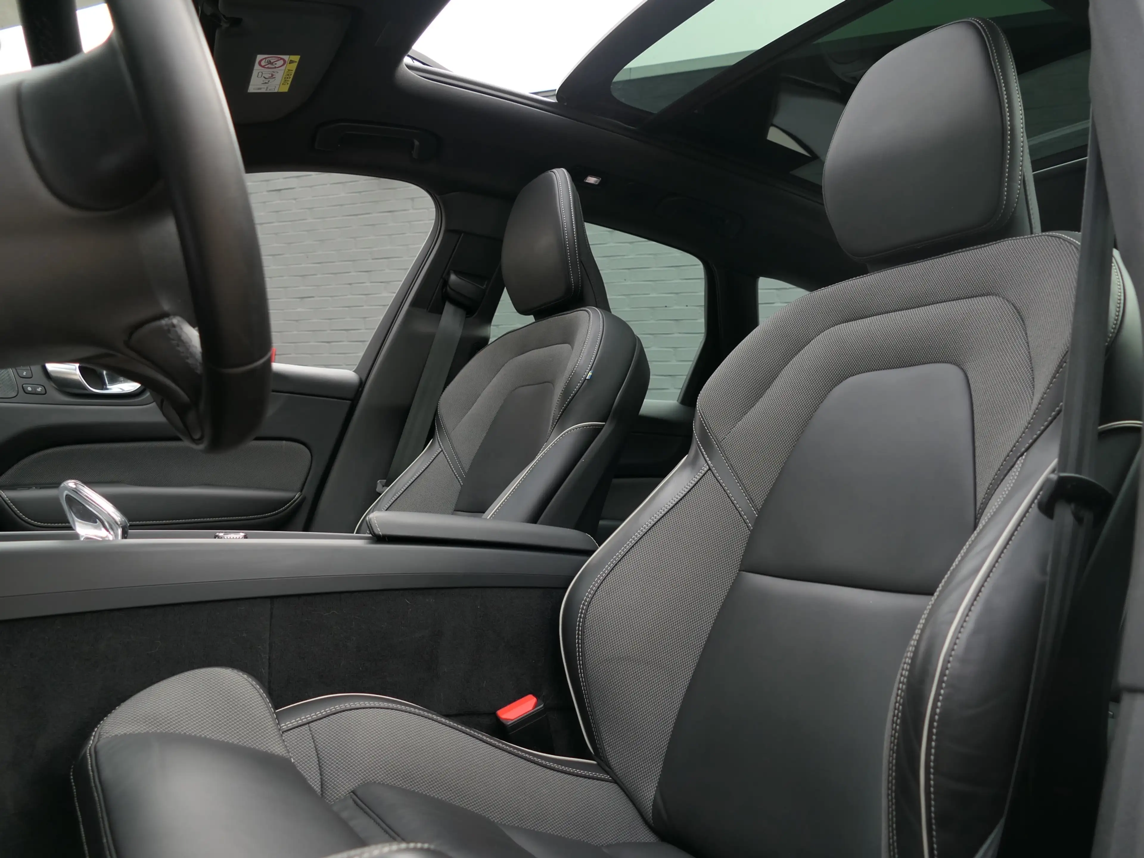 Volvo XC60 2.0 T6 Plug-in hybrid AWD Ultimate Black Edition | — photo 6