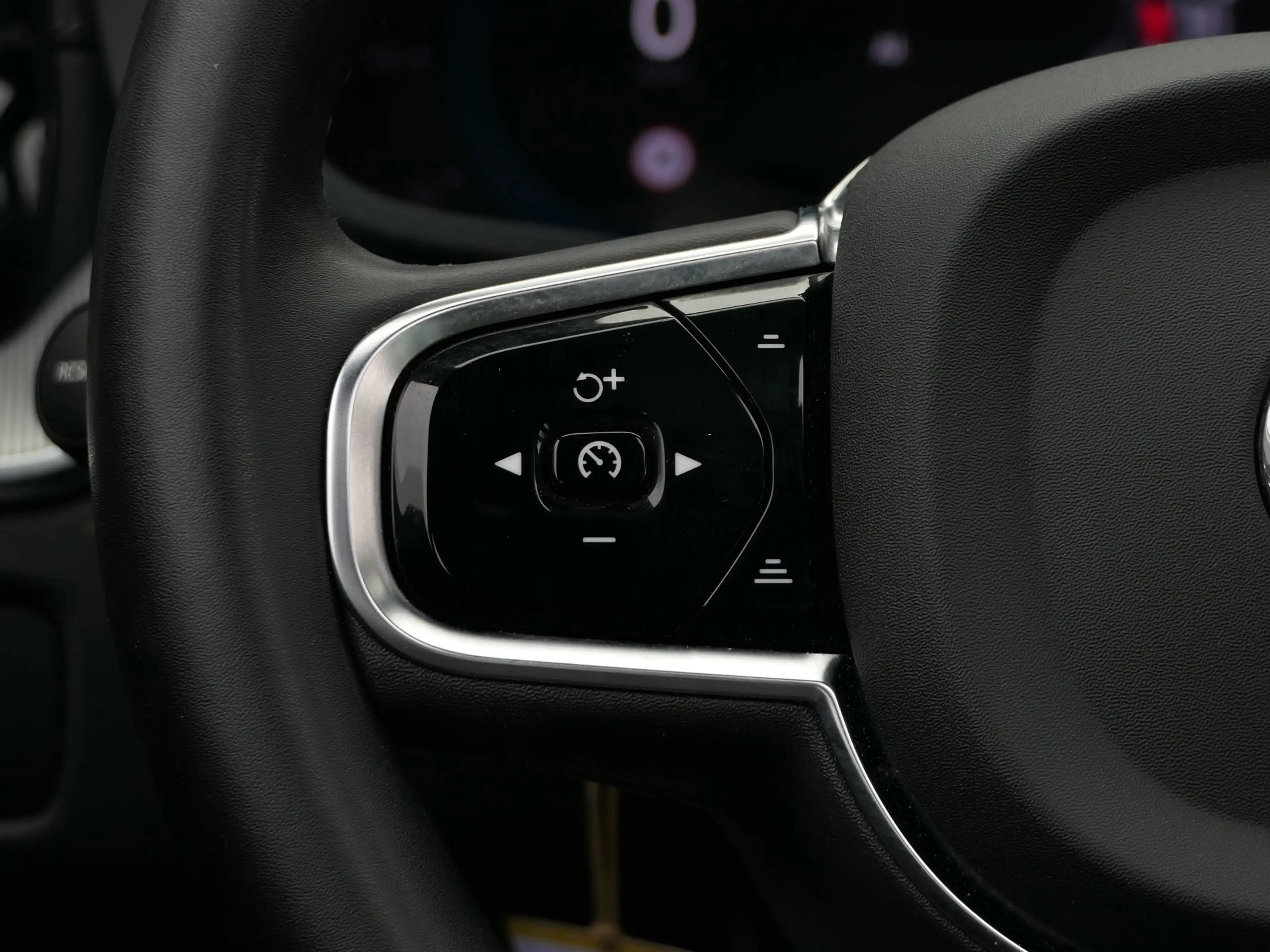 Volvo XC60 2.0 T6 Plug-in hybrid AWD Ultimate Black Edition | — photo 15