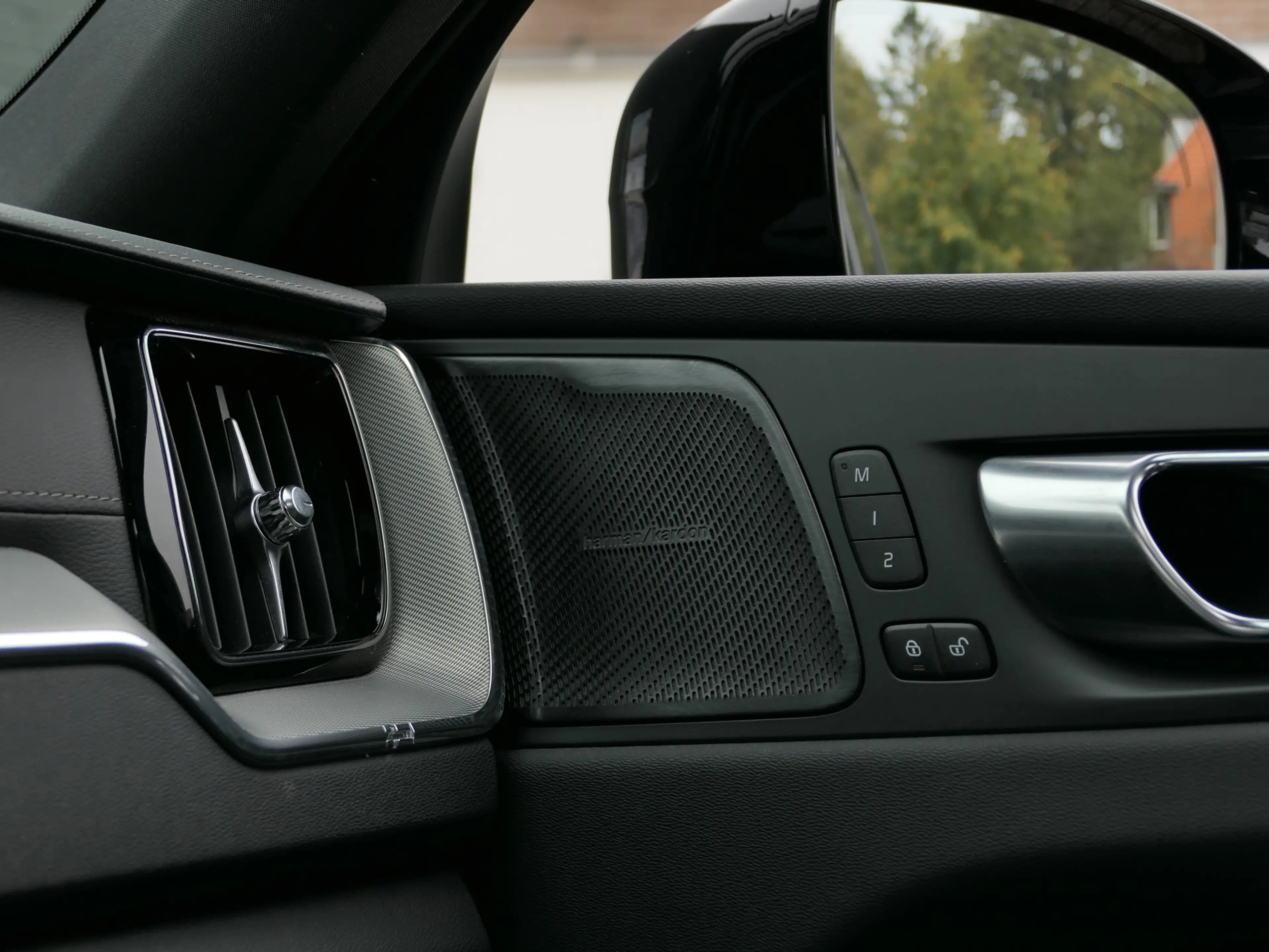 Volvo XC60 2.0 T6 Plug-in hybrid AWD Ultimate Black Edition | — photo 10