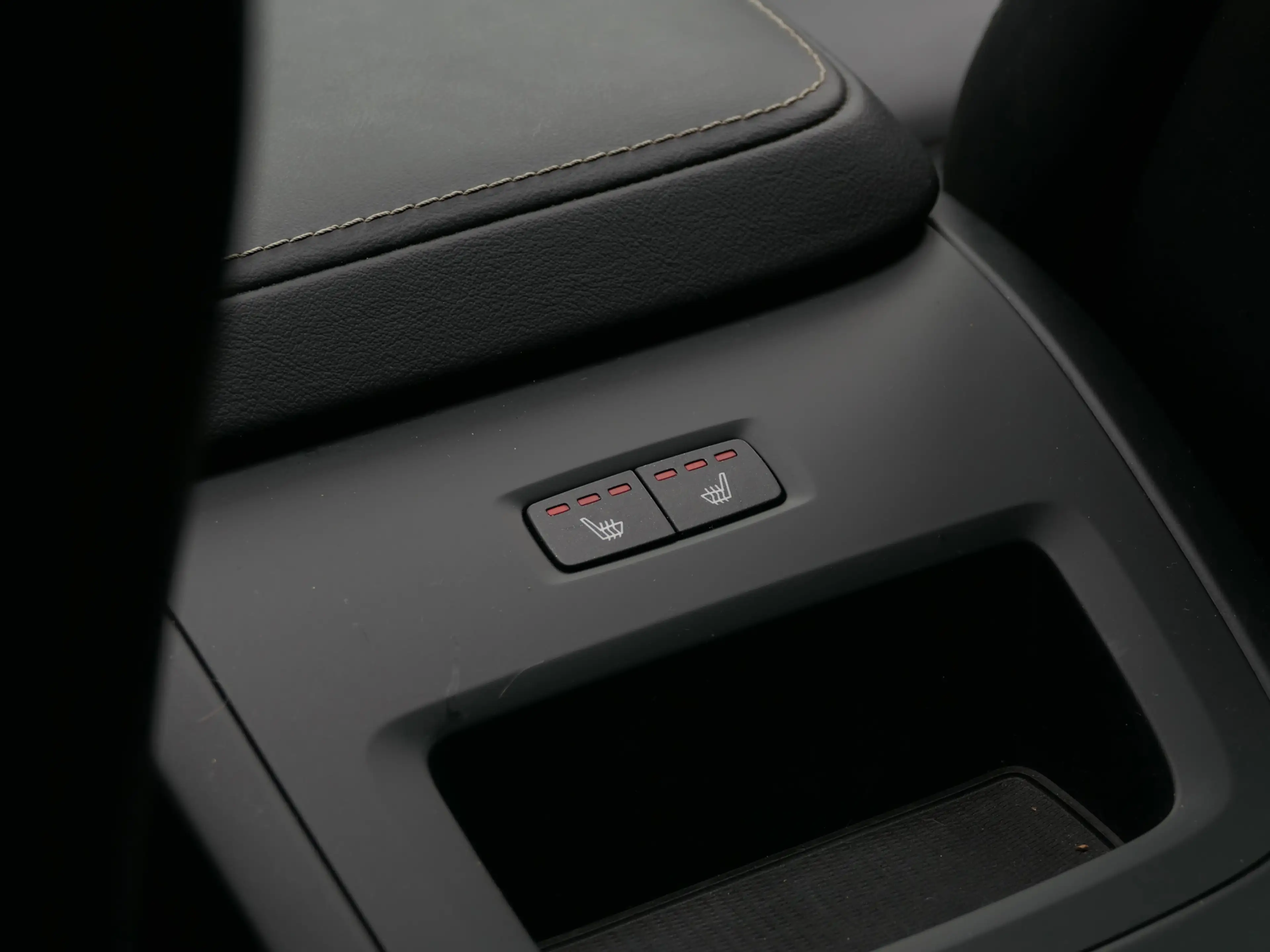 Volvo XC60 2.0 T6 Plug-in hybrid AWD Ultimate Black Edition | — photo 12