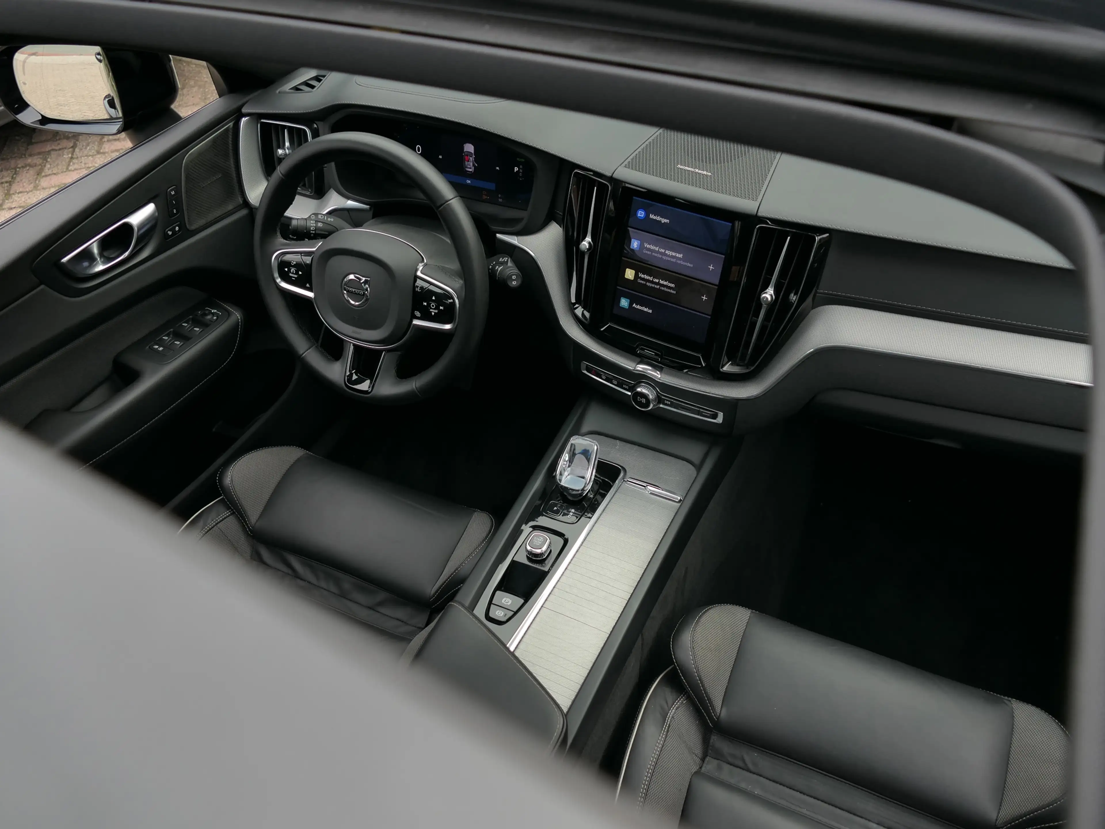 Volvo XC60 2.0 T6 Plug-in hybrid AWD Ultimate Black Edition | — photo 13