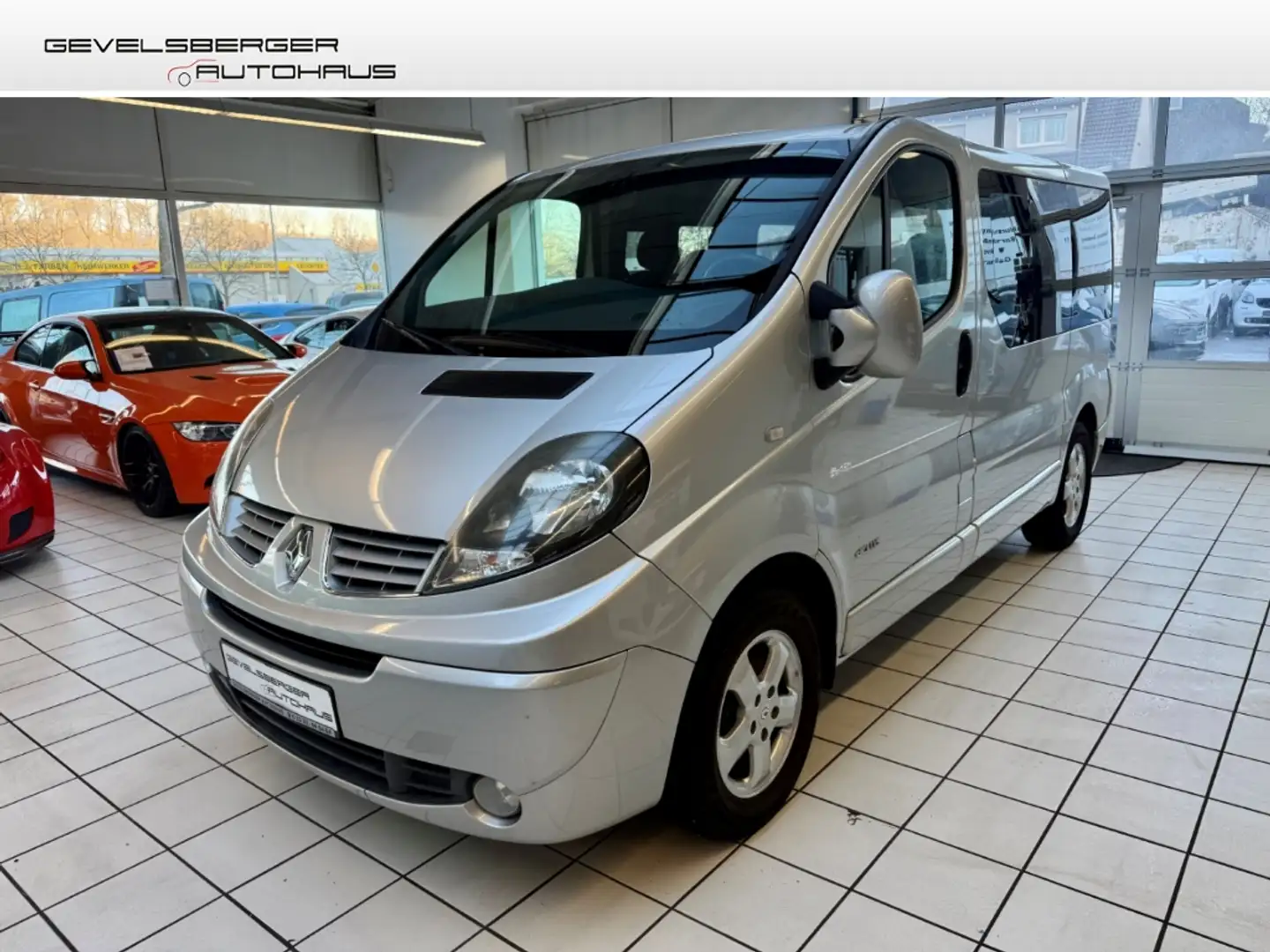 Renault Trafic Combi Passenger Black Edition 2.0 dCi 115 FAP Plateado - 1