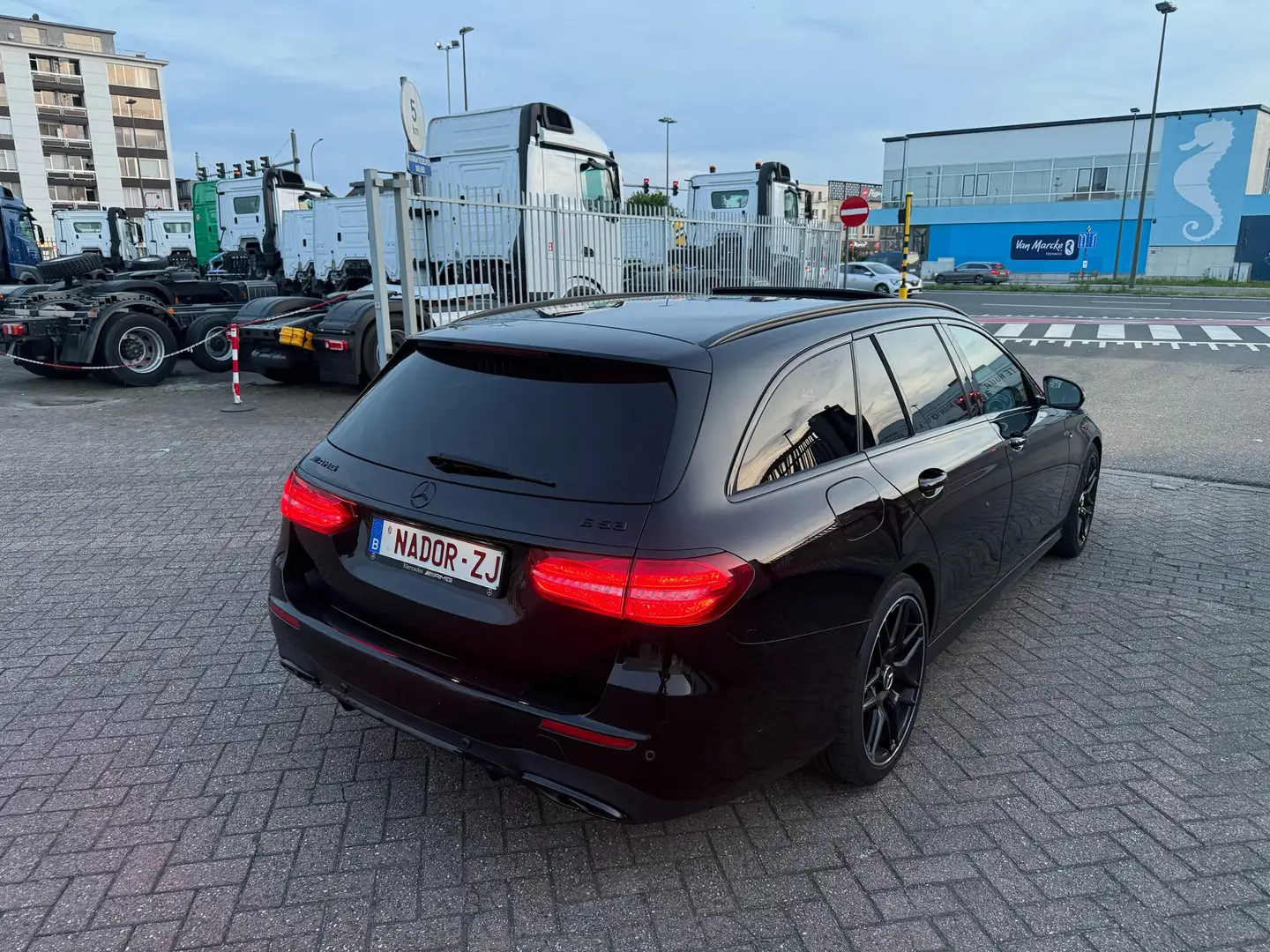 Mercedes-Benz E 200 d T 9G-TRONIC AMG Line - 2
