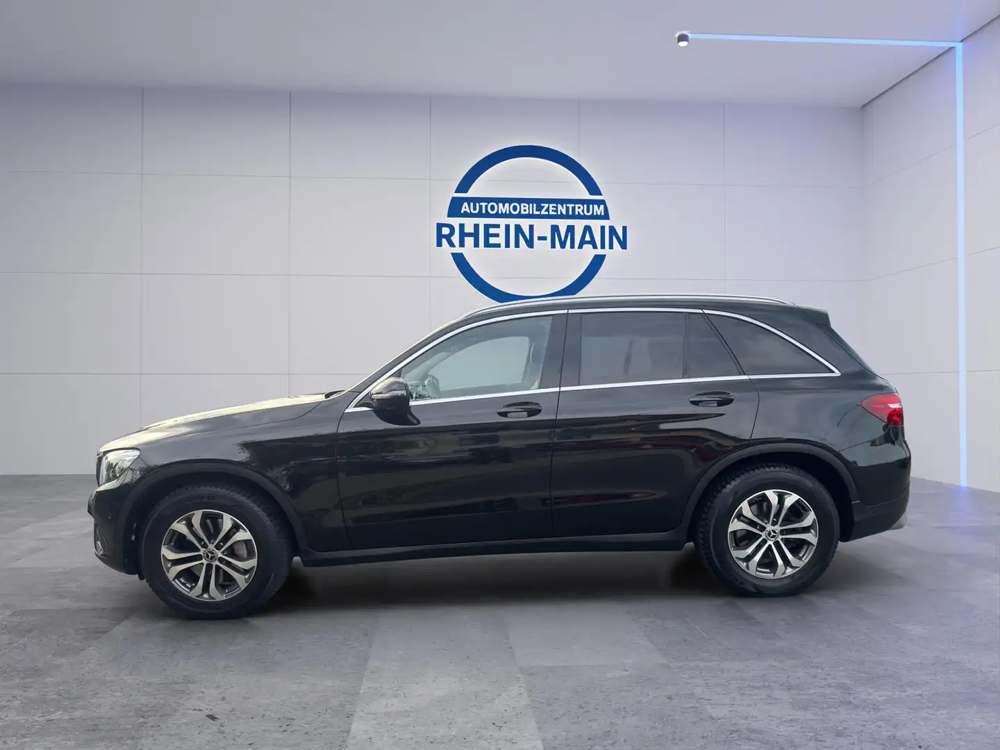 Mercedes-Benz GLC 220 d 4Matic AMG Line PANO DISTR LENK LANE BLIND Noir - 2
