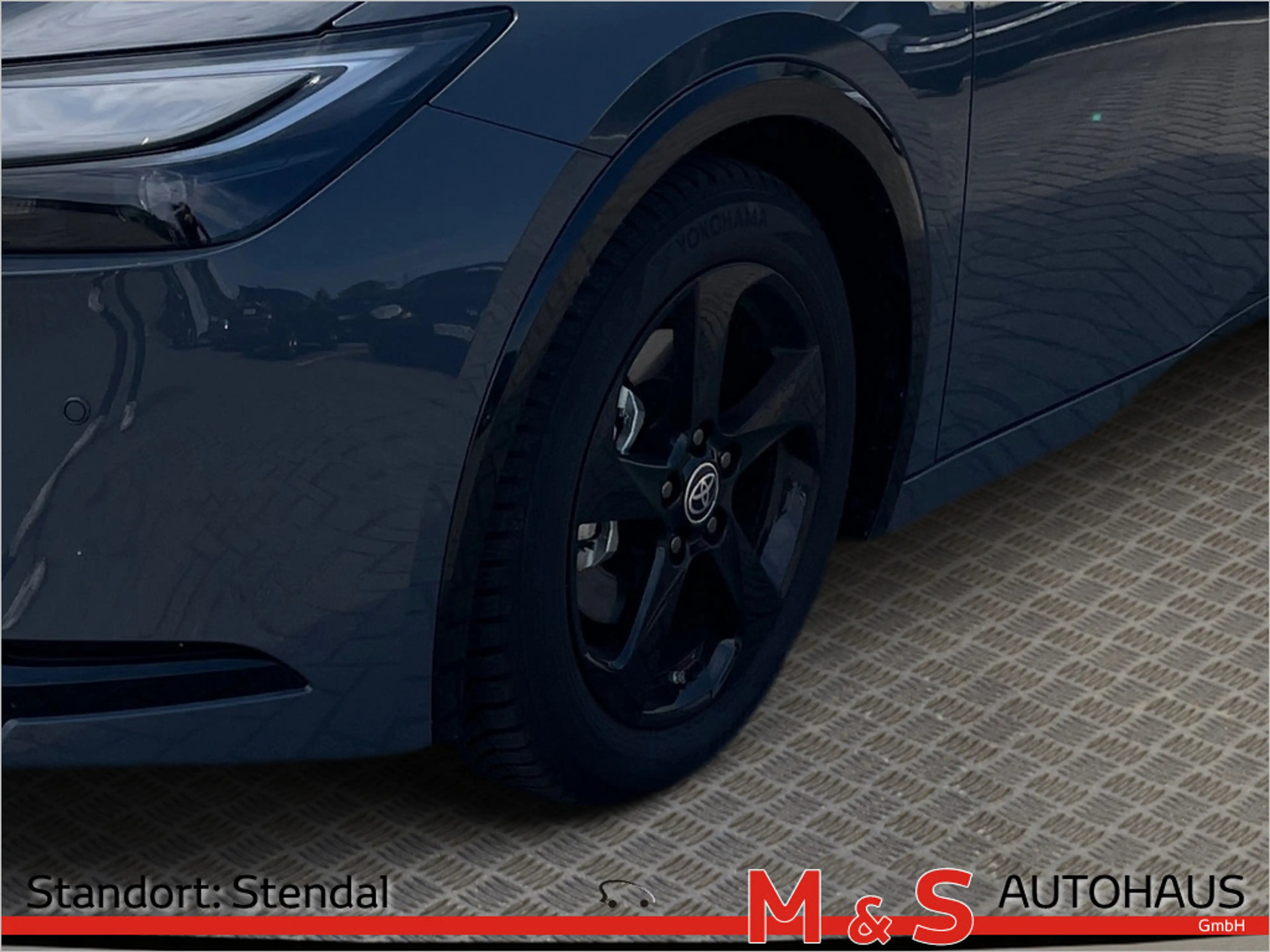 Toyota Prius 2.0 Plug-in Hybrid Executive MATRIX-LED — photo 9