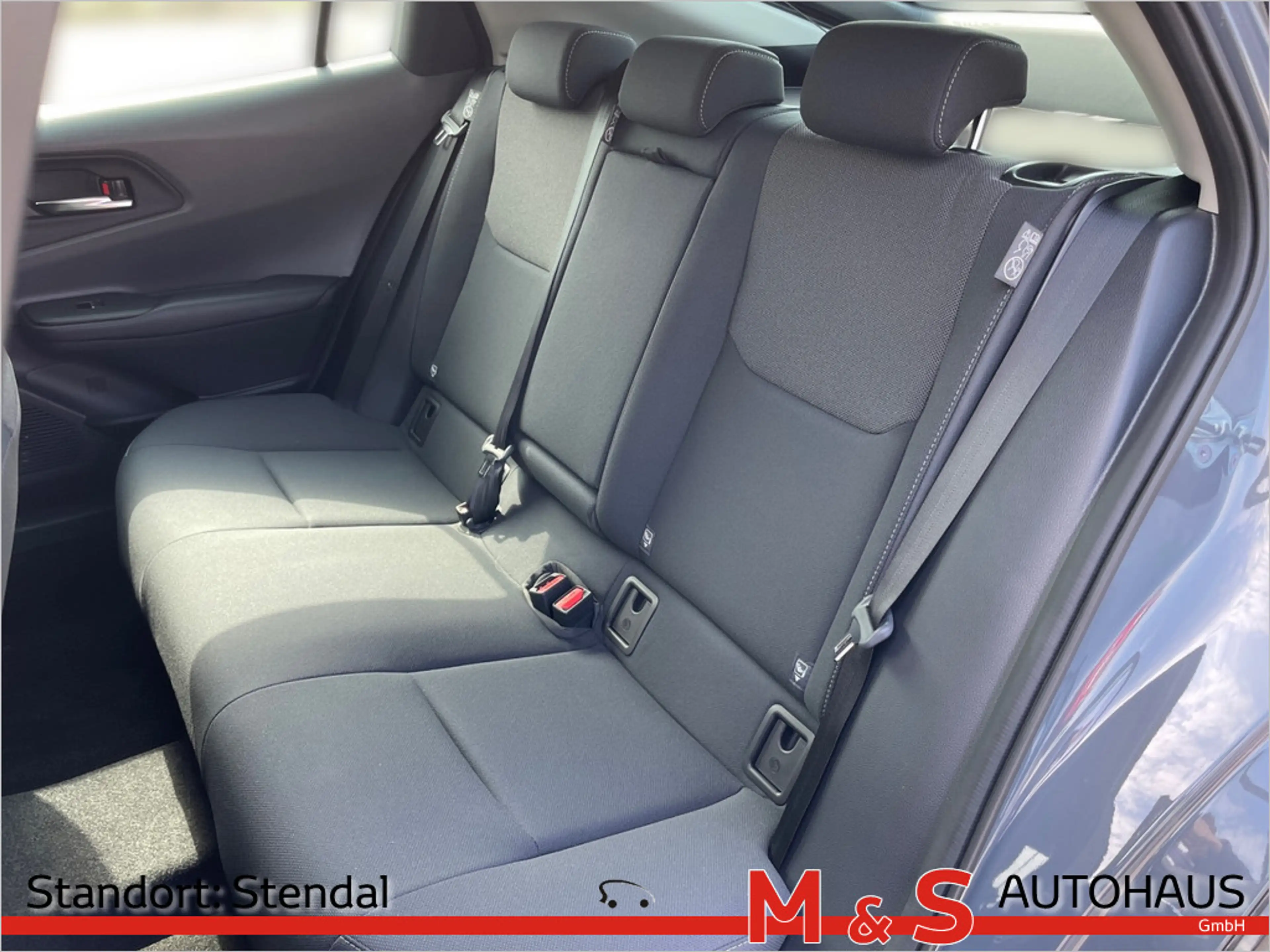 Toyota Prius 2.0 Plug-in Hybrid Executive MATRIX-LED — photo 13