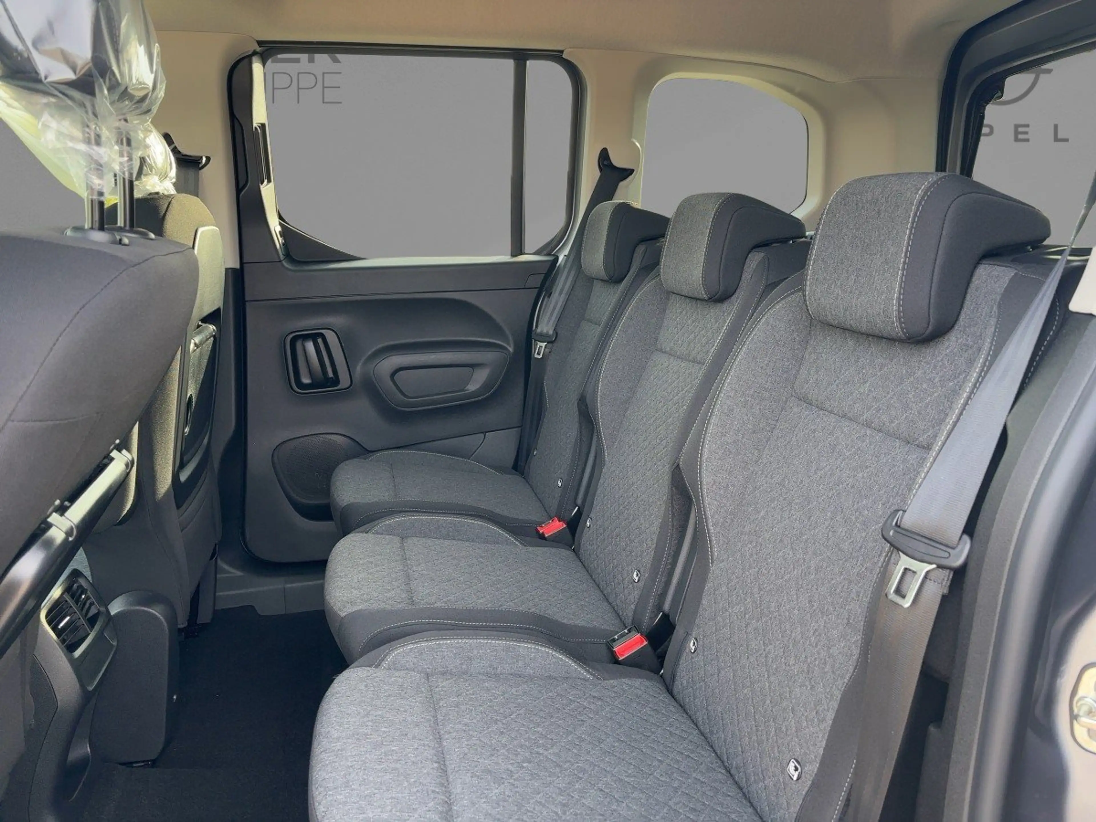 Opel Combo Edition 1.5 Diesel  MT-6 S/S Winterp. — photo 10