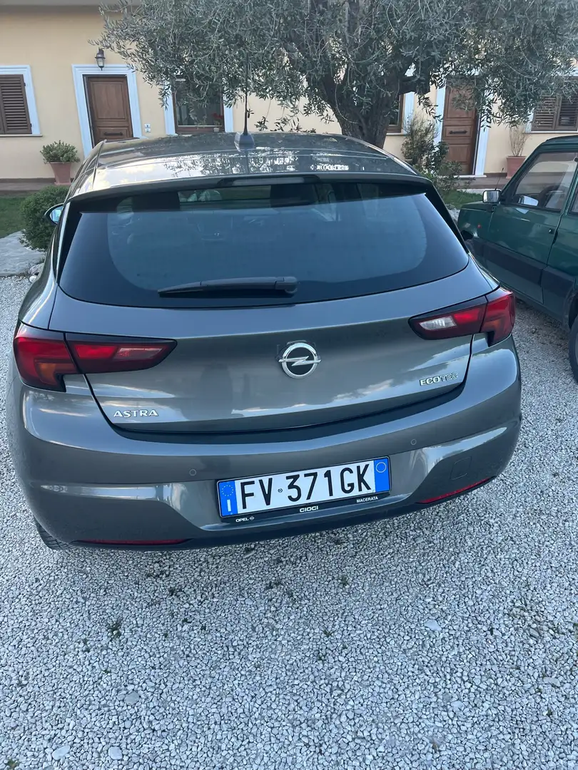 Opel Astra 5p 1.4 t Innovation ecoM 110cv Gris - 2