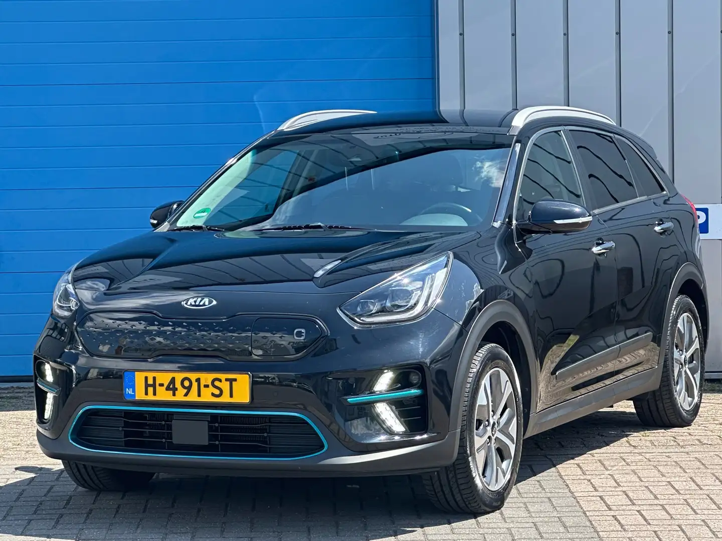 Kia e-Niro ExecutiveLine 64 kWh LEER SOH 100% DEALER OND 1 EI Schwarz - 2
