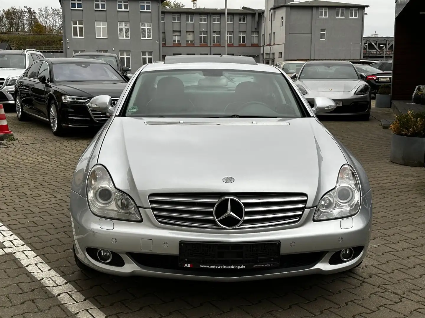 Mercedes-Benz CLS 350 Automatik*Leder*Navi*Schiebedach srebrna - 2