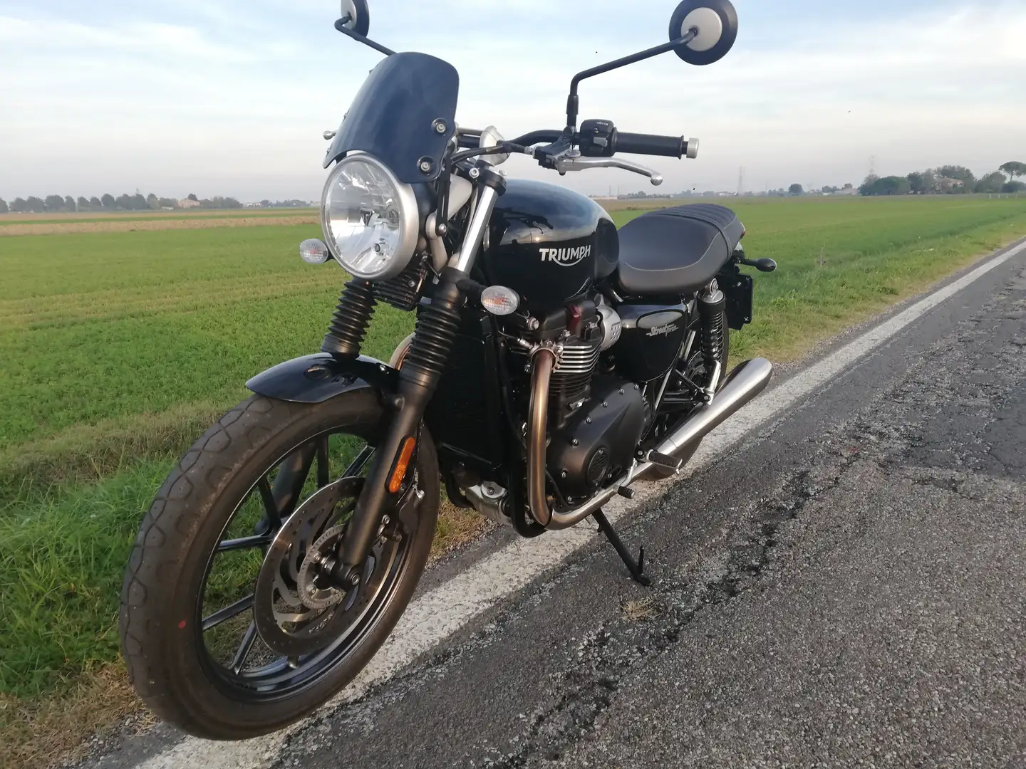 Triumph Street Twin 900 - 2019 Negru - 2