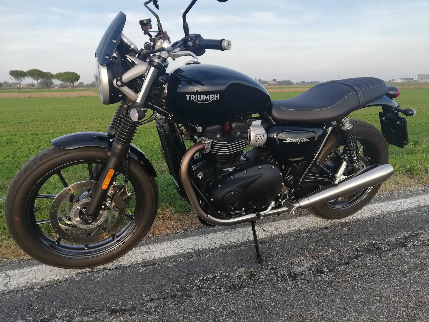 Triumph Street Twin 900 - 2019 Negru - 1