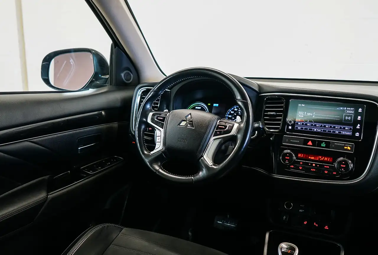 Mitsubishi Outlander снимка Mitsubishi Outlander