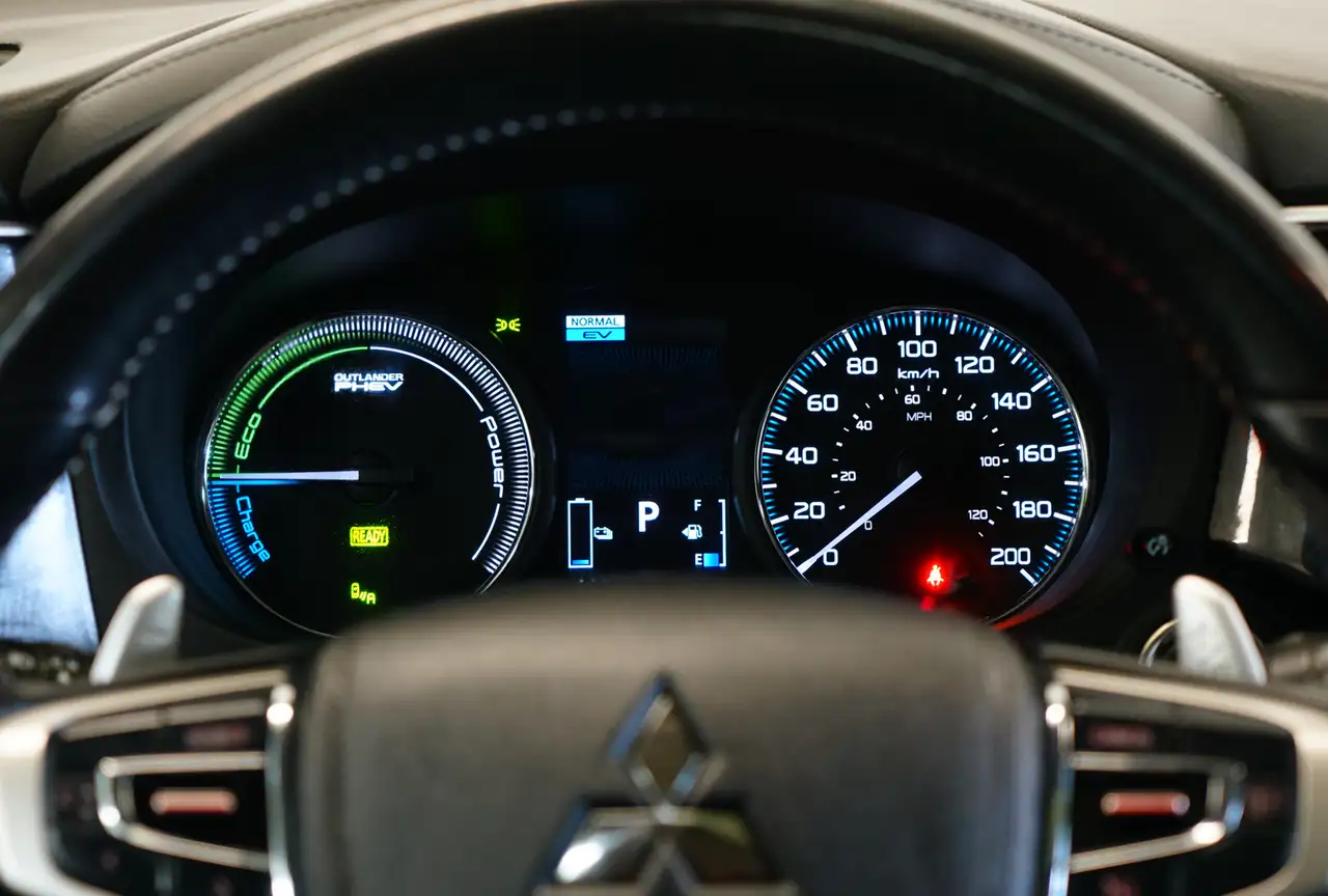 Mitsubishi Outlander снимка Mitsubishi Outlander