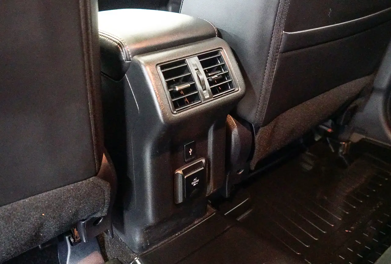 Mitsubishi Outlander снимка Mitsubishi Outlander