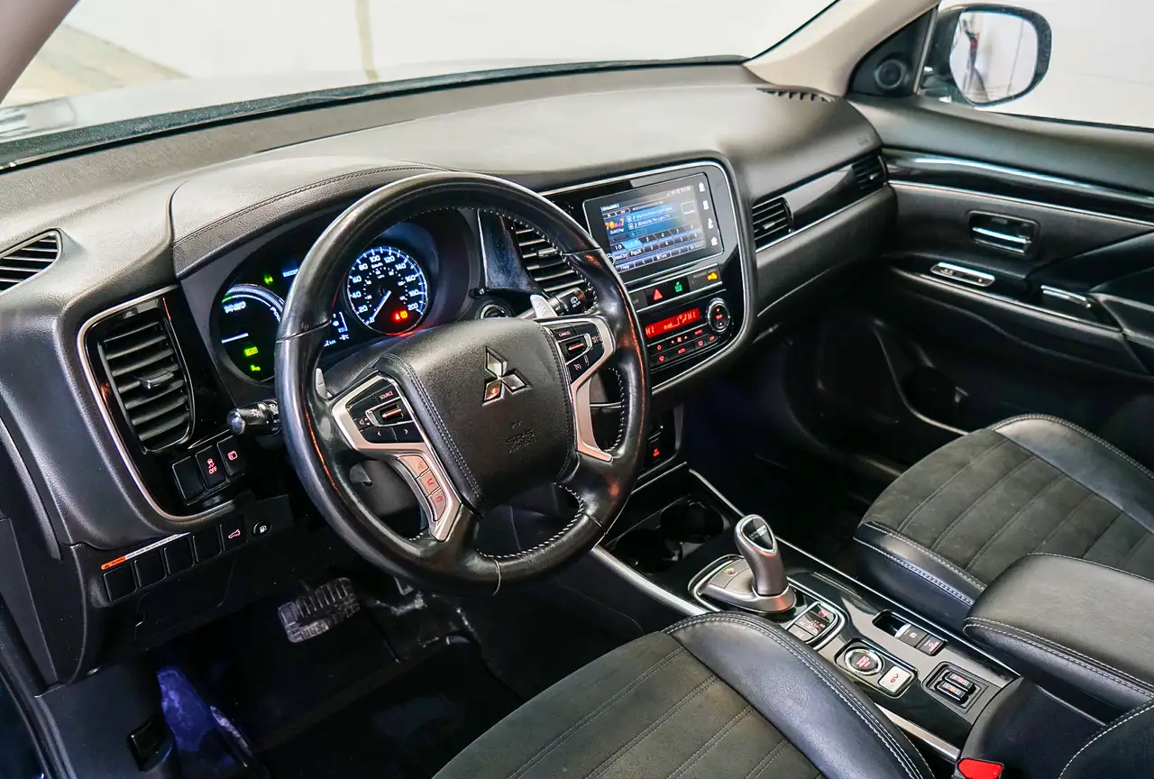 Mitsubishi Outlander снимка Mitsubishi Outlander