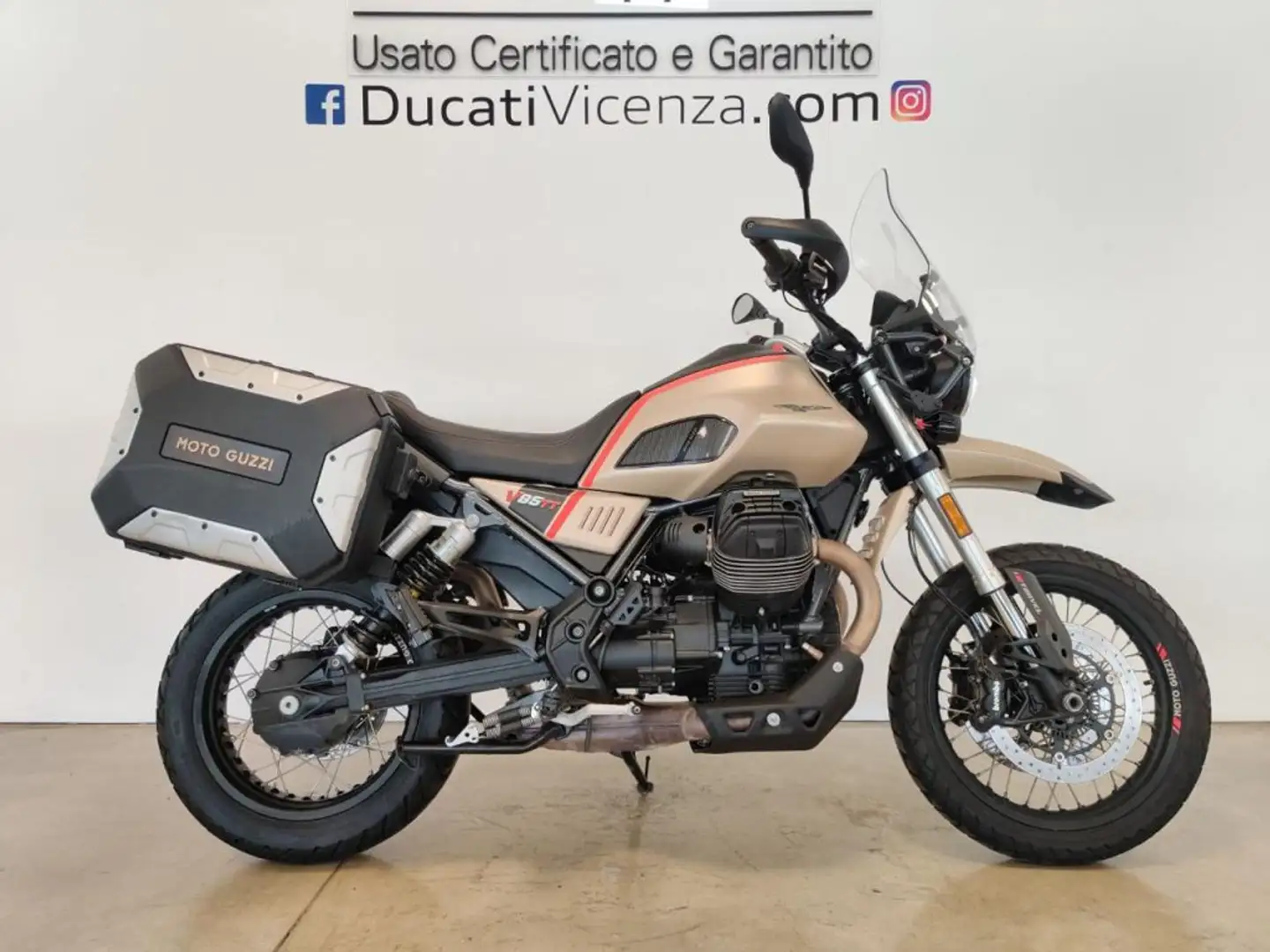 Moto Guzzi V85 TT 2020 - 1