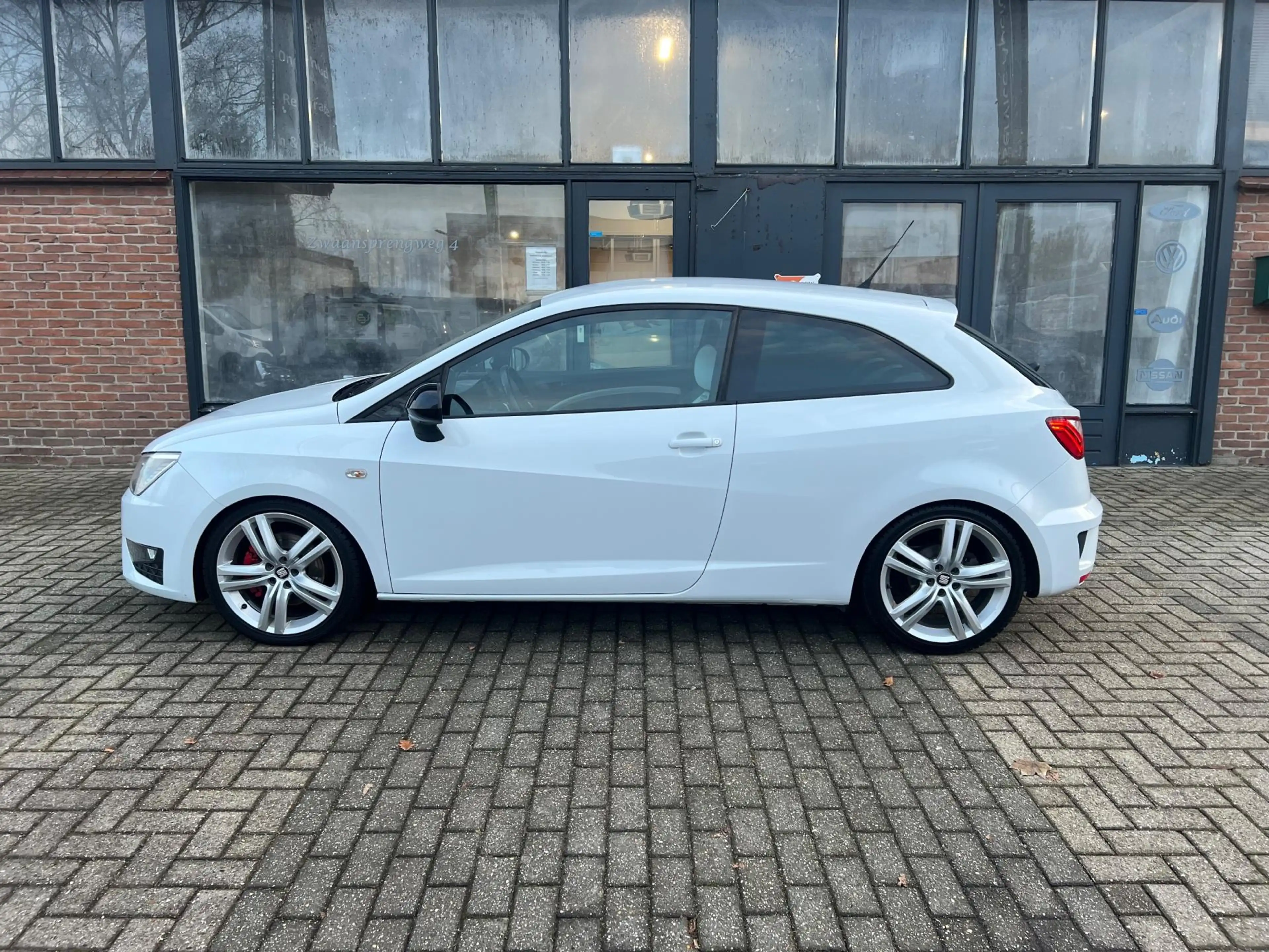 SEAT Ibiza SC 1.4 TSI Cupra, Xenon, Cruise control, Climate c — photo 12