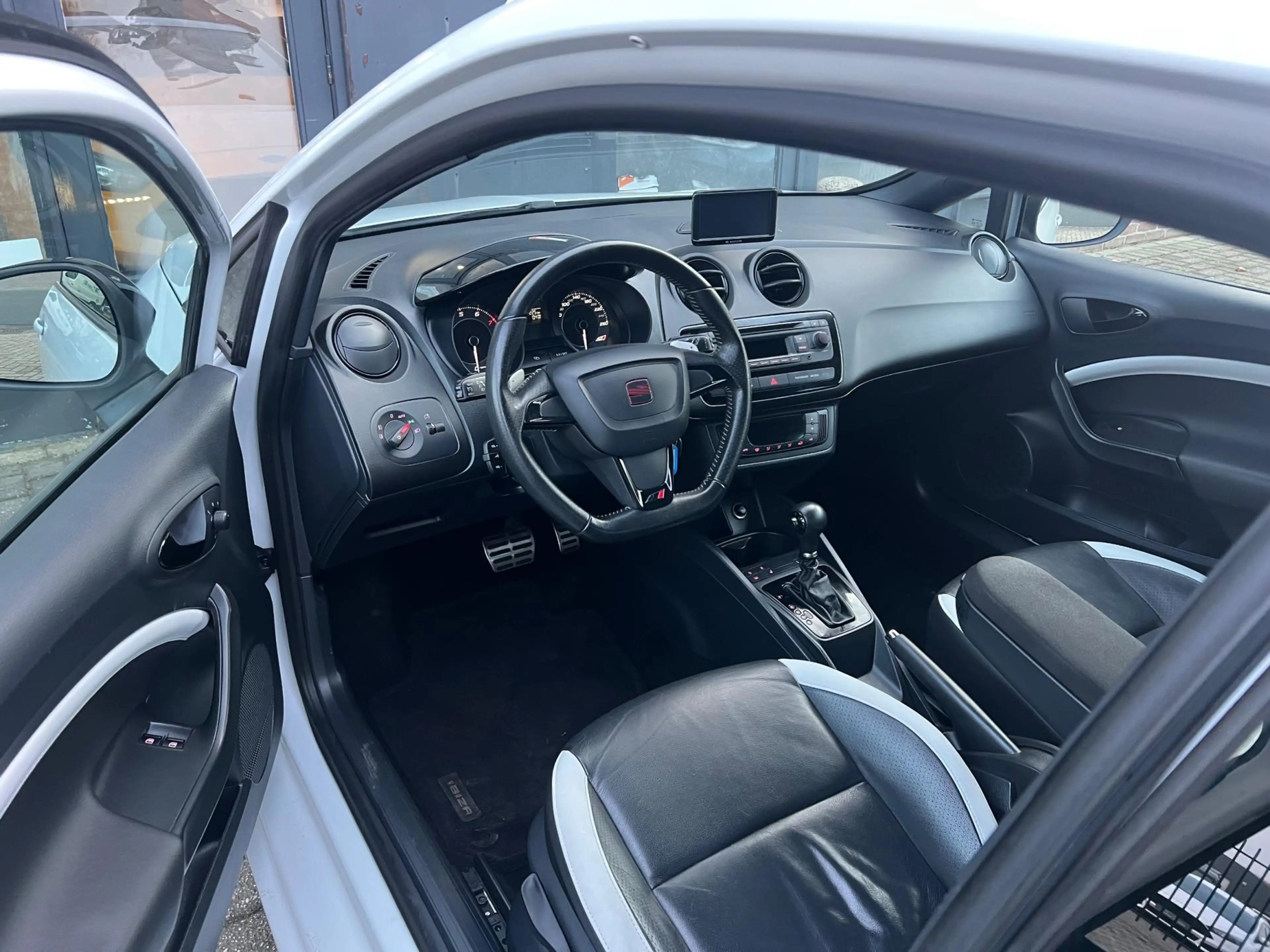 SEAT Ibiza SC 1.4 TSI Cupra, Xenon, Cruise control, Climate c — photo 13