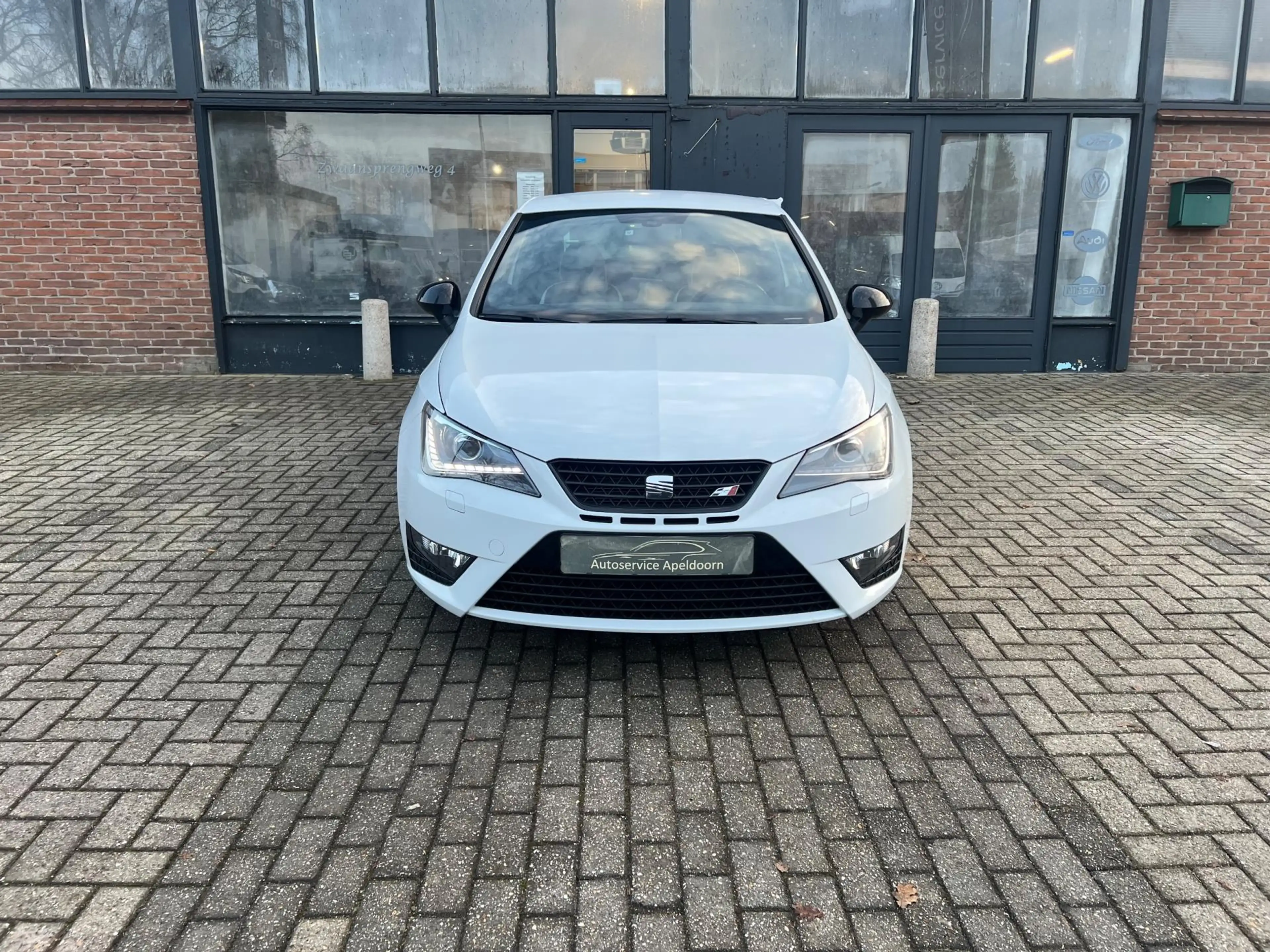 SEAT Ibiza SC 1.4 TSI Cupra, Xenon, Cruise control, Climate c — photo 4