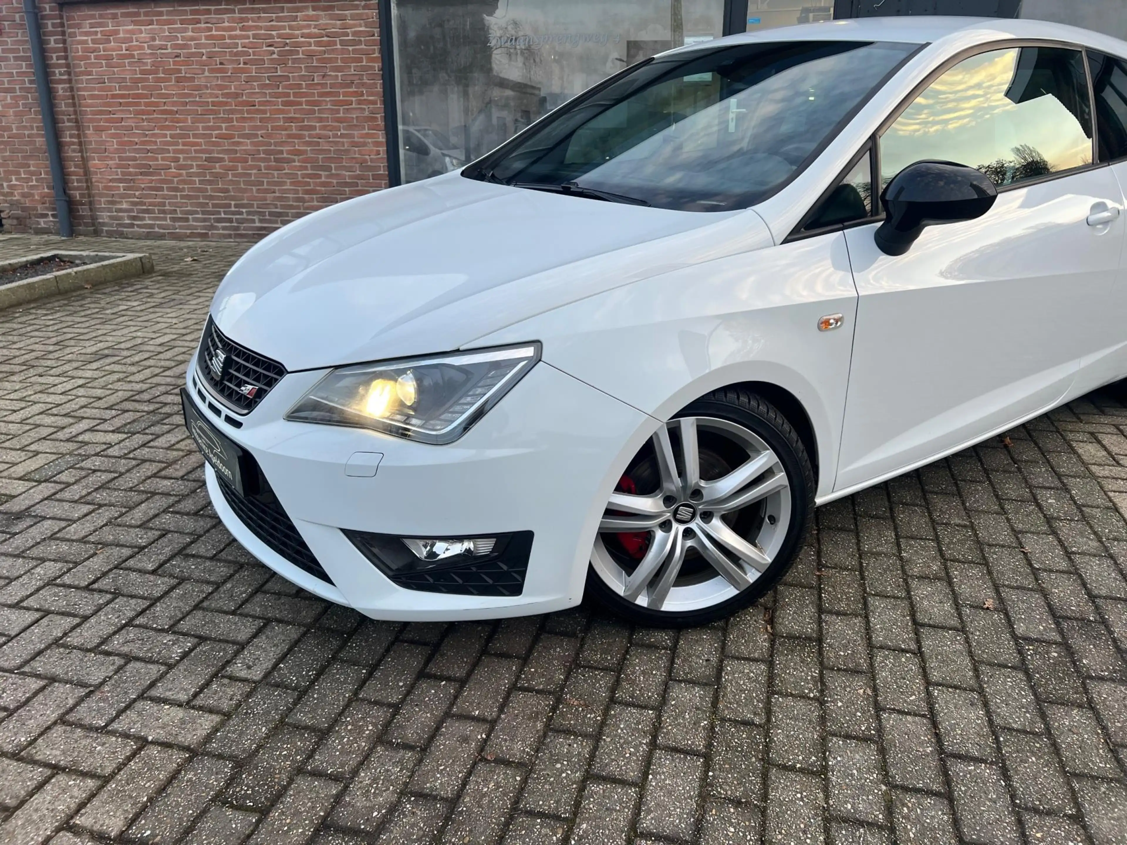 SEAT Ibiza SC 1.4 TSI Cupra, Xenon, Cruise control, Climate c — photo 2