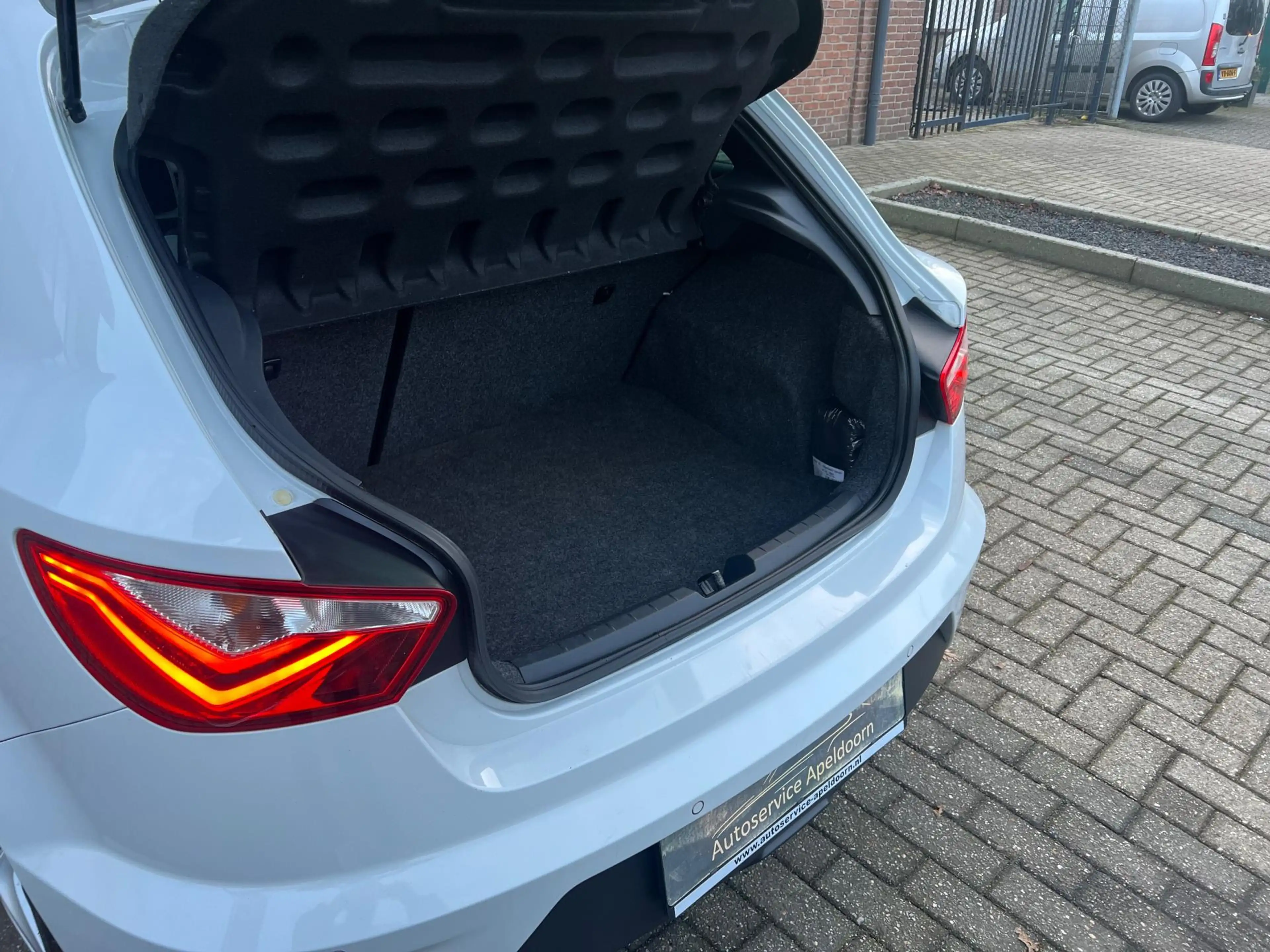 SEAT Ibiza SC 1.4 TSI Cupra, Xenon, Cruise control, Climate c — photo 11