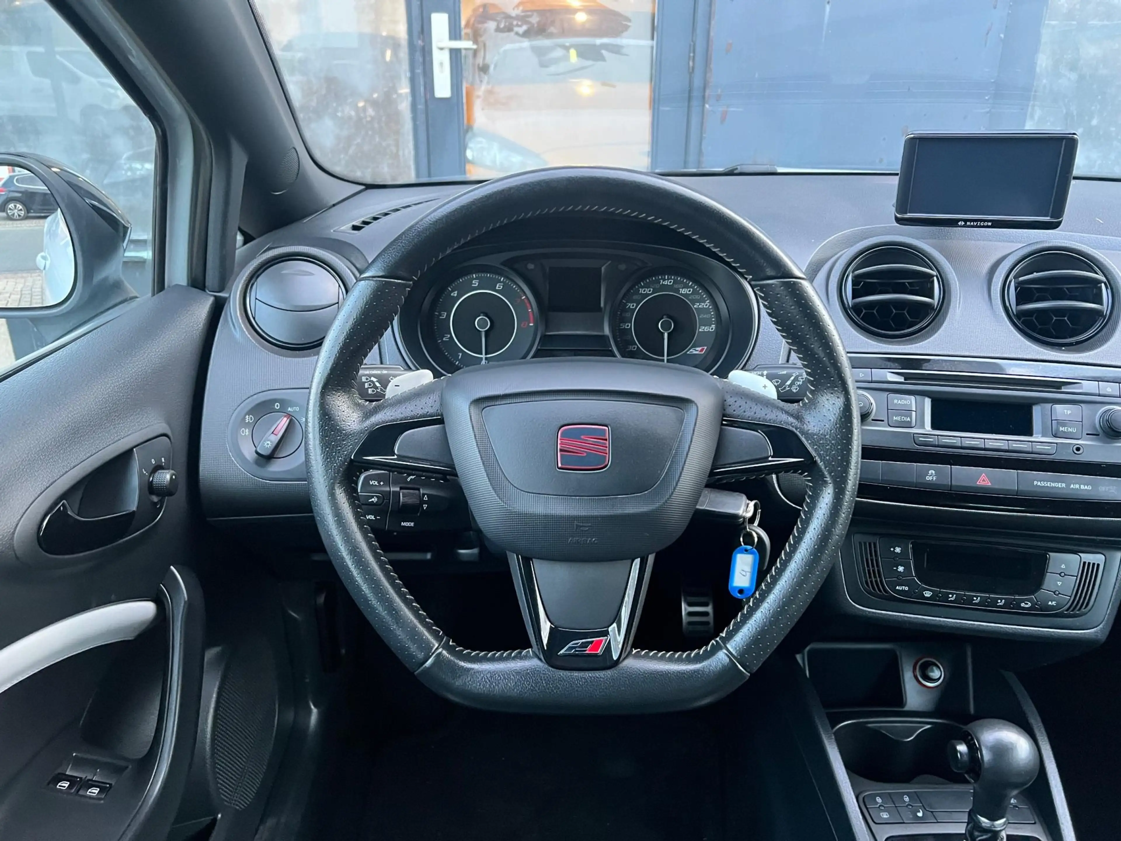 SEAT Ibiza SC 1.4 TSI Cupra, Xenon, Cruise control, Climate c — photo 15