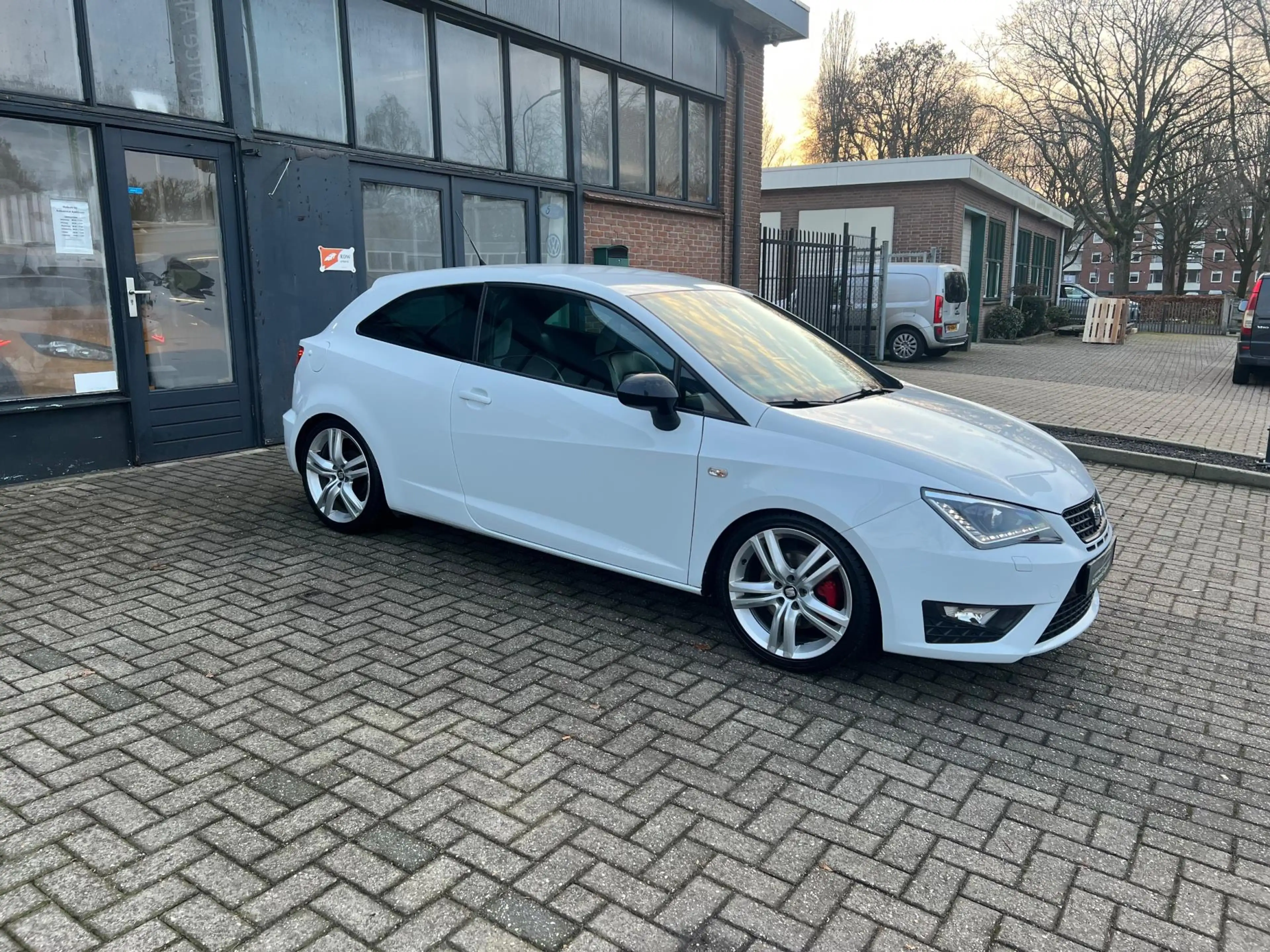 SEAT Ibiza SC 1.4 TSI Cupra, Xenon, Cruise control, Climate c — photo 5