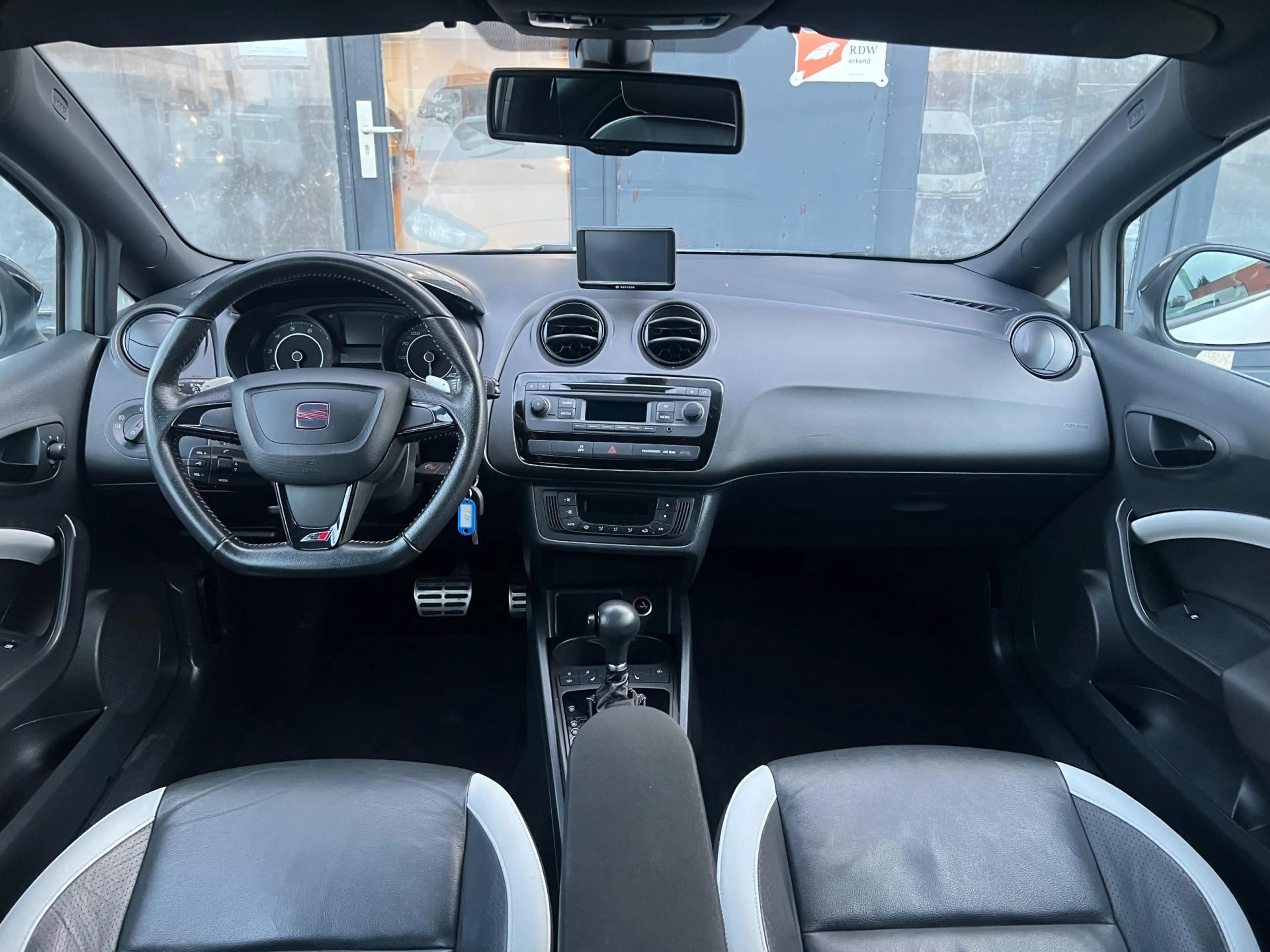 SEAT Ibiza SC 1.4 TSI Cupra, Xenon, Cruise control, Climate c — photo 14