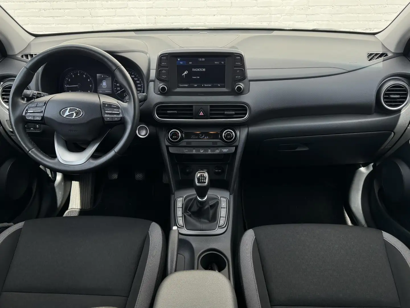 Hyundai KONA 1.0 T-GDI Comfort / Navigatie & AppleCarplay en An Grijs - 2
