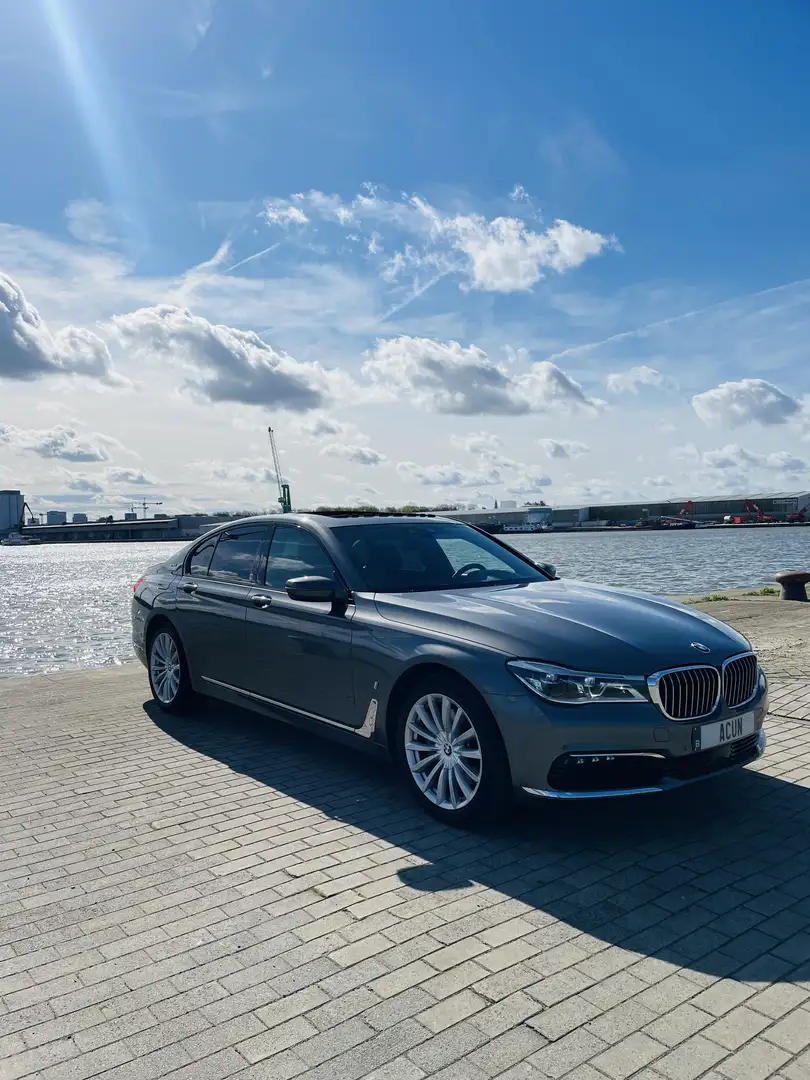 BMW 740 740e iPerformance Grijs - 2