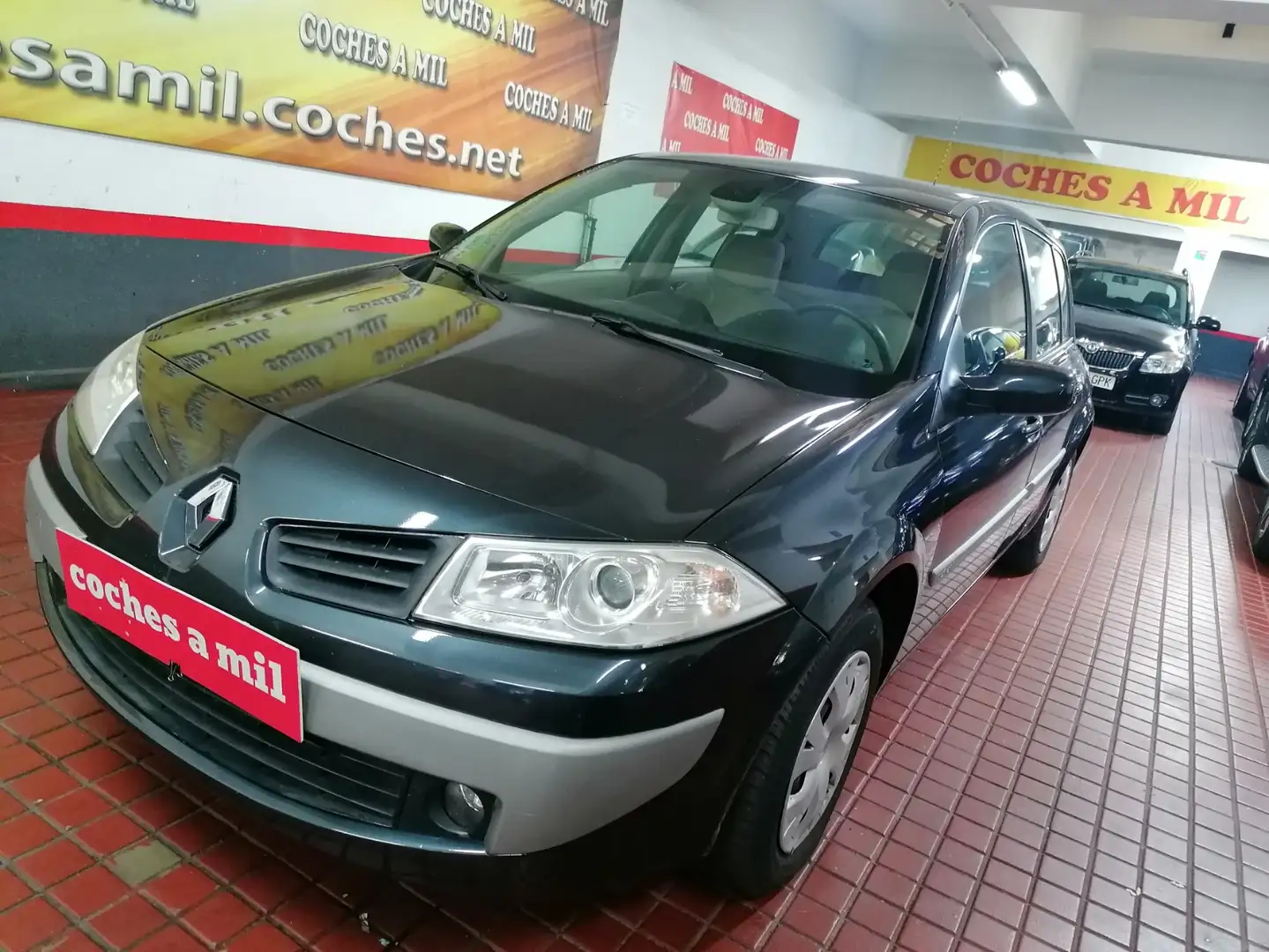 Renault Megane 1.6 Confort Expression Gris - 2