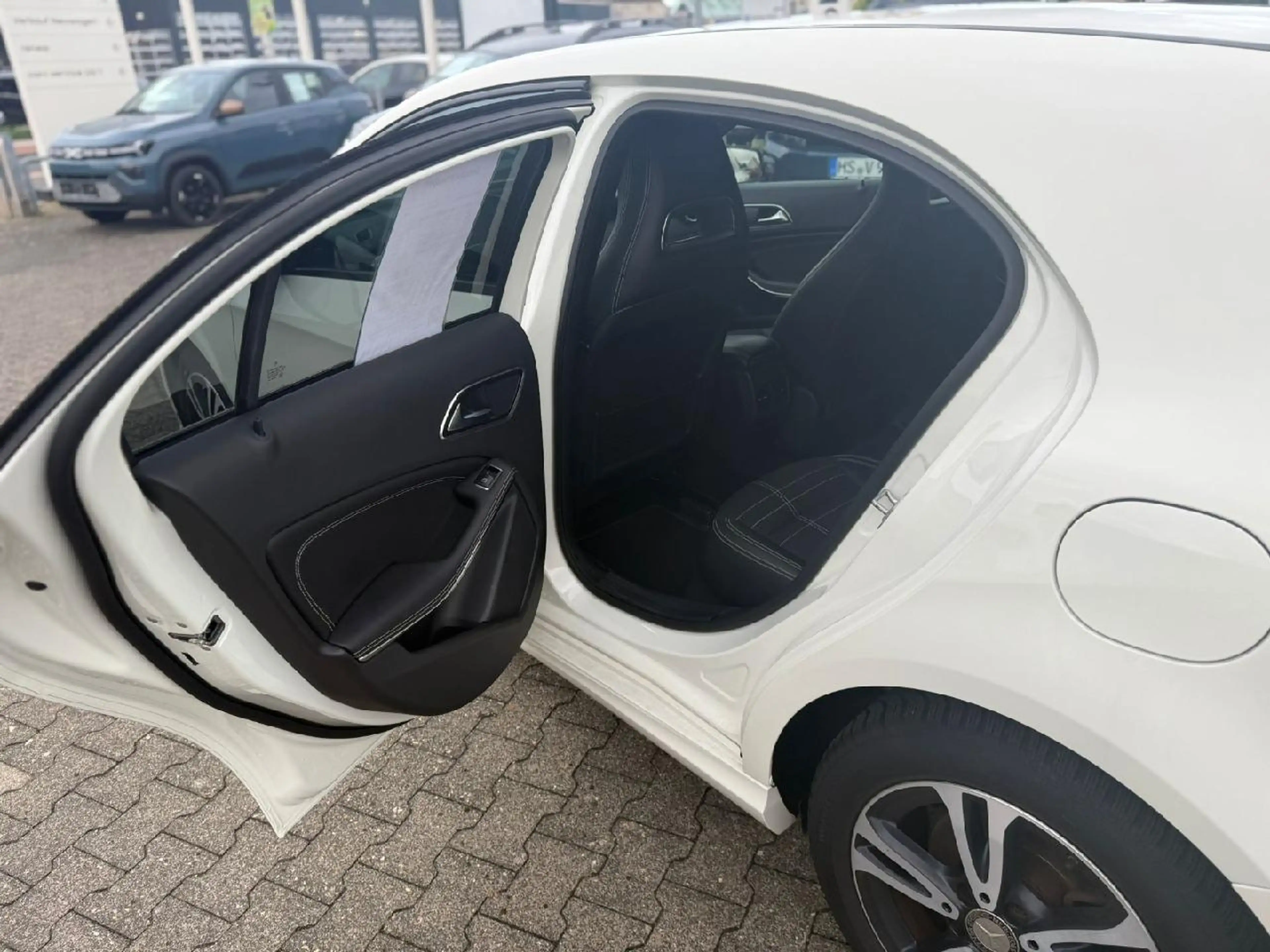 Mercedes-Benz A 200 A 200 BlueEfficiency — photo 4