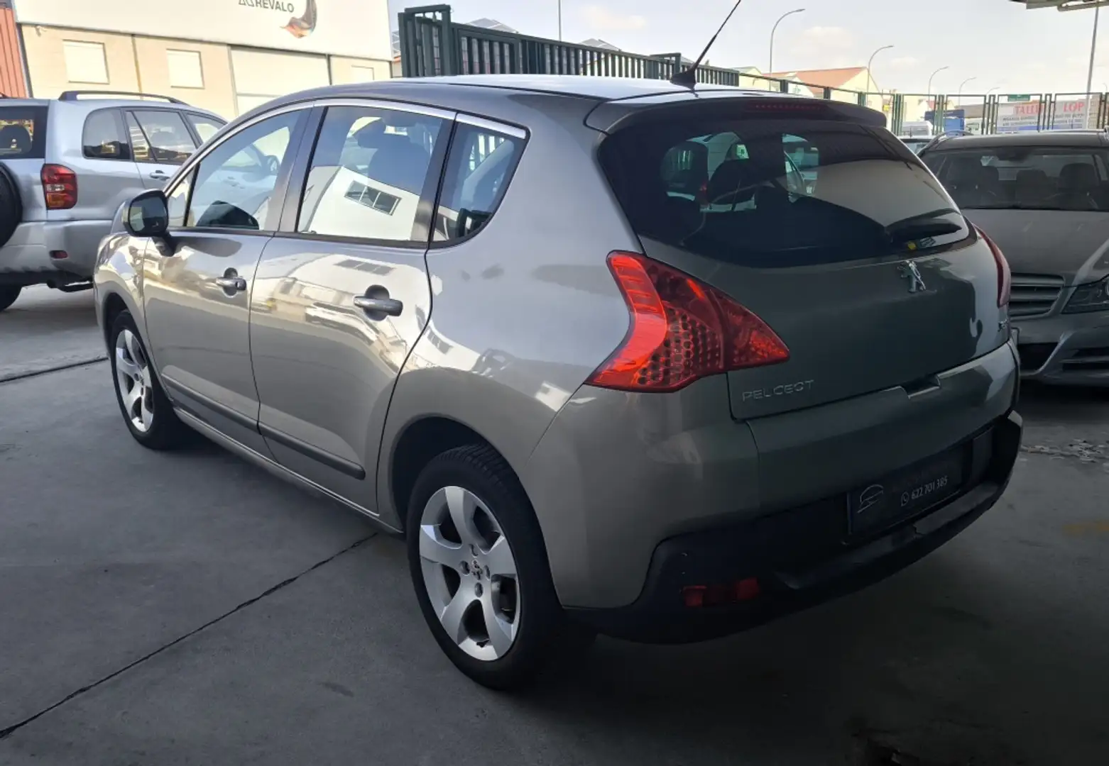 Peugeot 3008 2.0HDI FAP Sport Pack Beige - 2