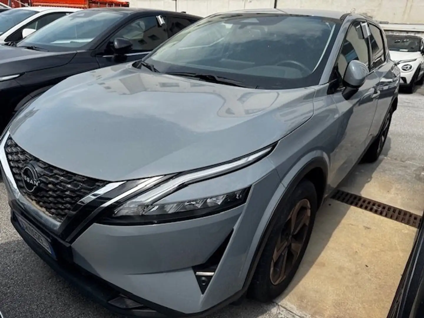 Nissan Qashqai 1.3 mhev N-Connecta 2WD 140cv Aziendale Grijs - 2