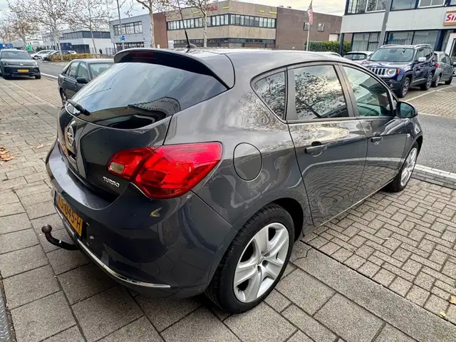 Opel Astra view 6