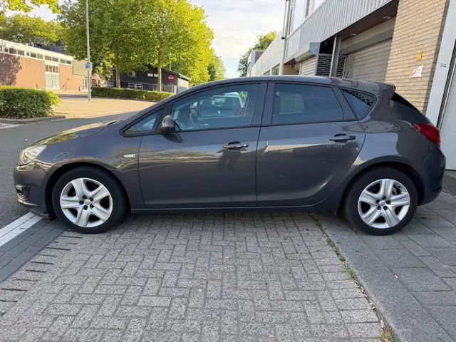 Opel Astra view 15