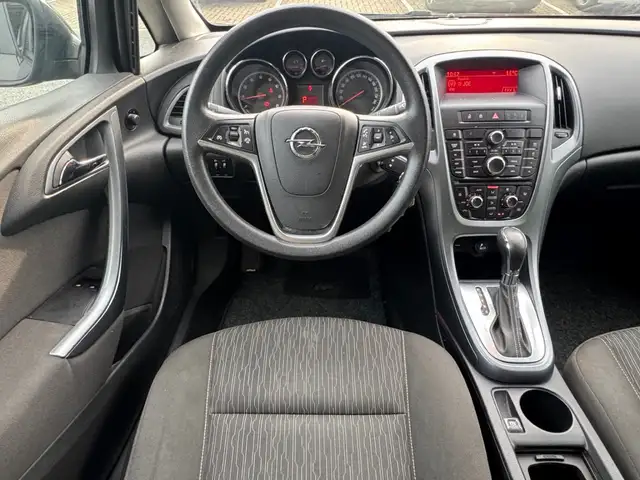 Opel Astra view 2