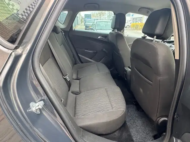 Opel Astra view 12