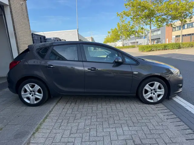 Opel Astra view 14