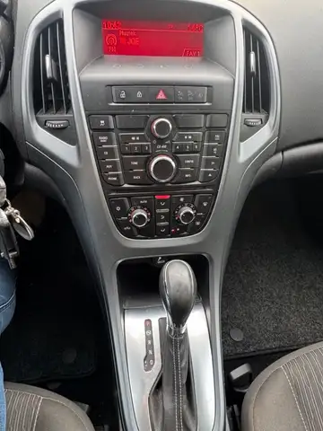 Opel Astra view 3