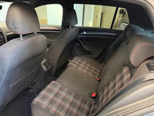 Volkswagen Golf view 11